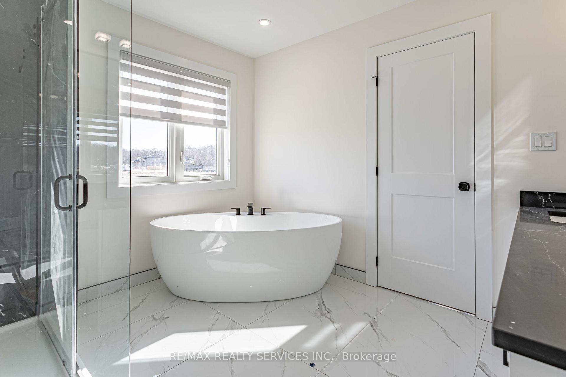 Photo 20 of 829 Darnley Boulevard, London, South U — HOMEH