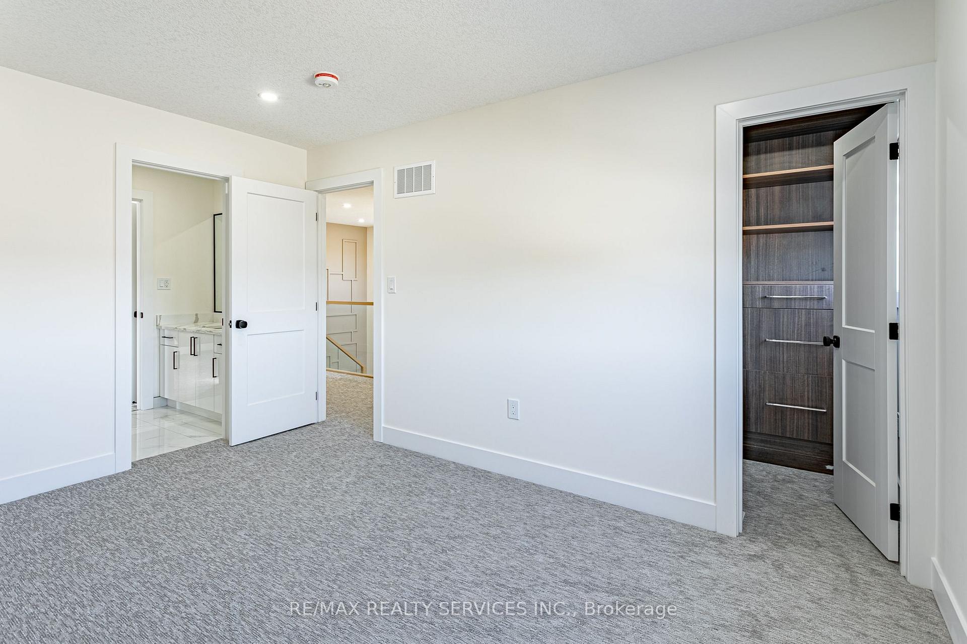 Photo 21 of 829 Darnley Boulevard, London, South U — HOMEH