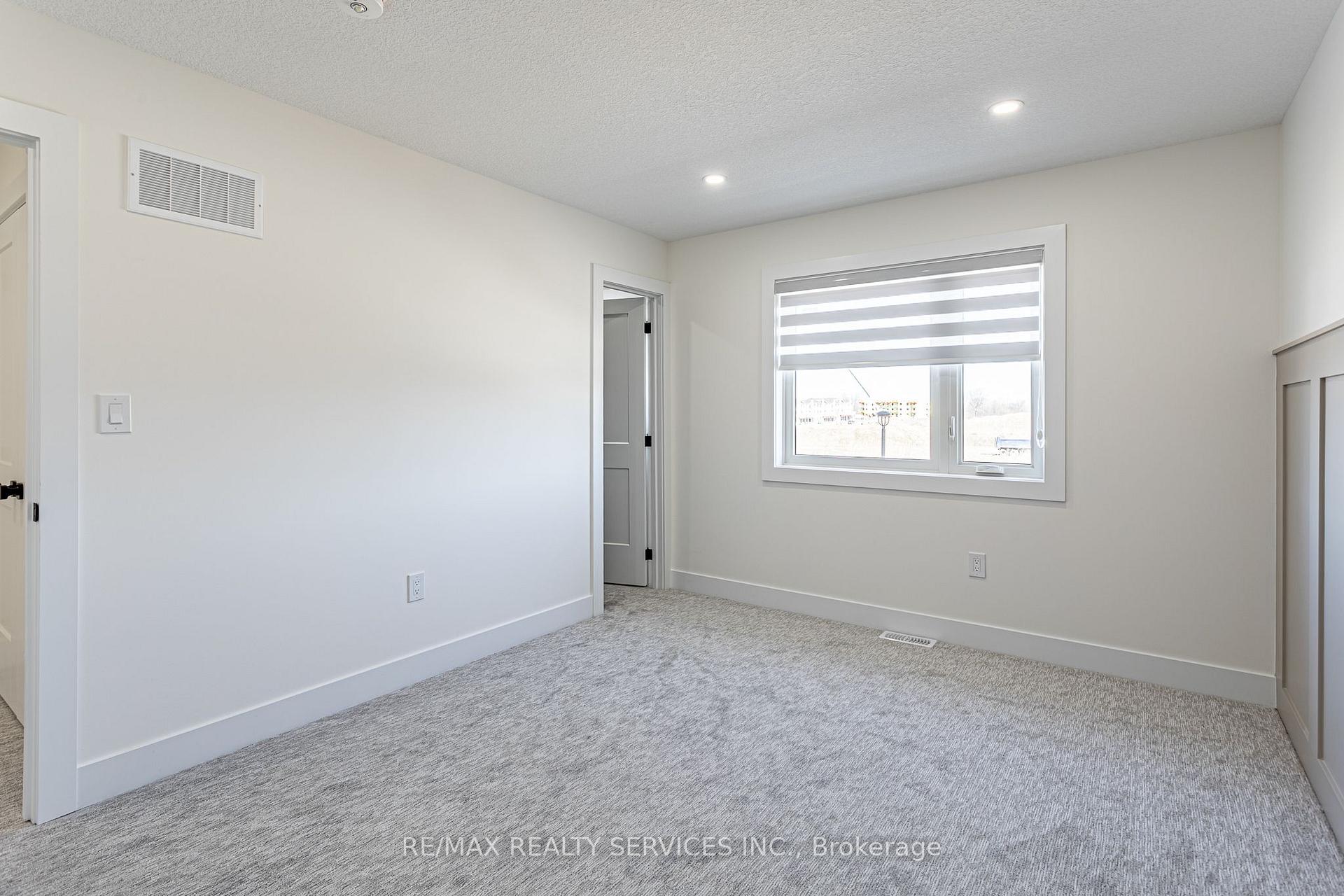 Photo 22 of 829 Darnley Boulevard, London, South U — HOMEH