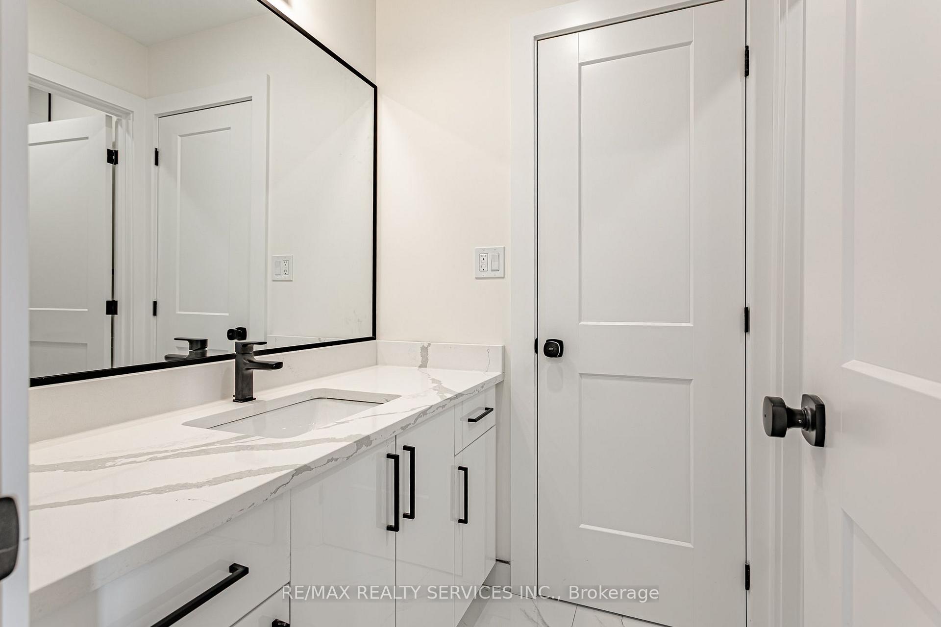 Photo 24 of 829 Darnley Boulevard, London, South U — HOMEH