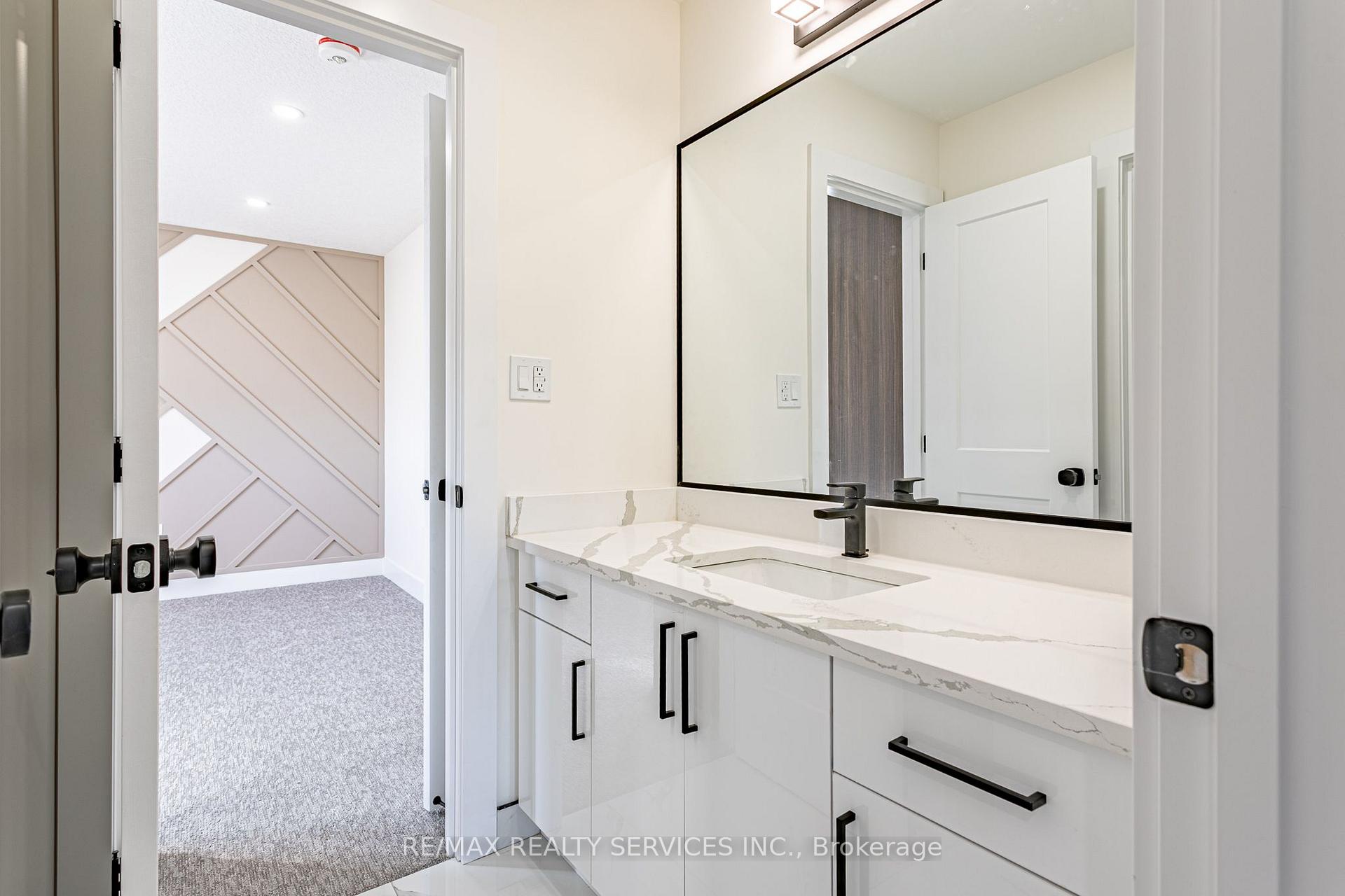Photo 26 of 829 Darnley Boulevard, London, South U — HOMEH
