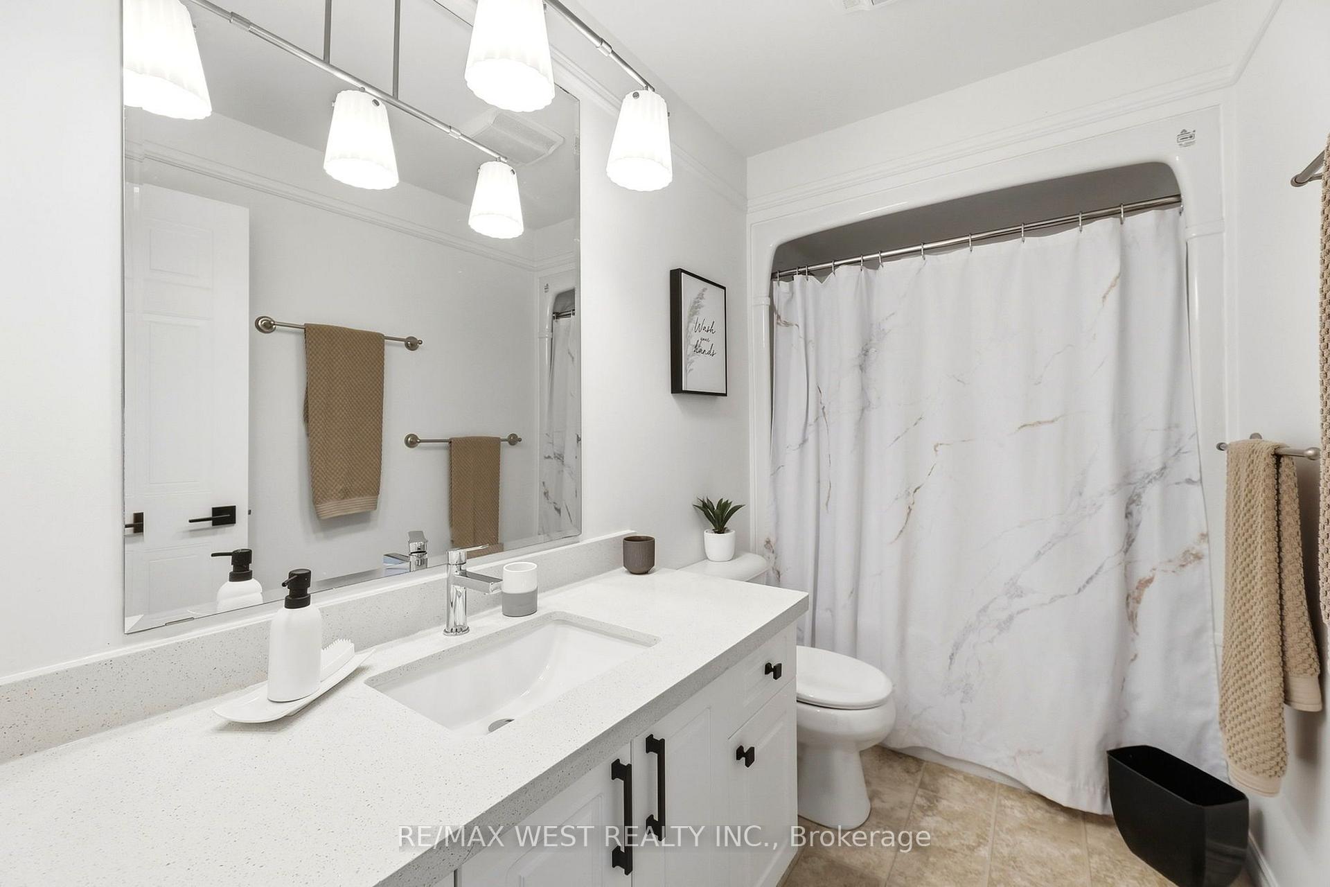 Photo 7 of 916 Silversmith Street, London, North M — HOMEH