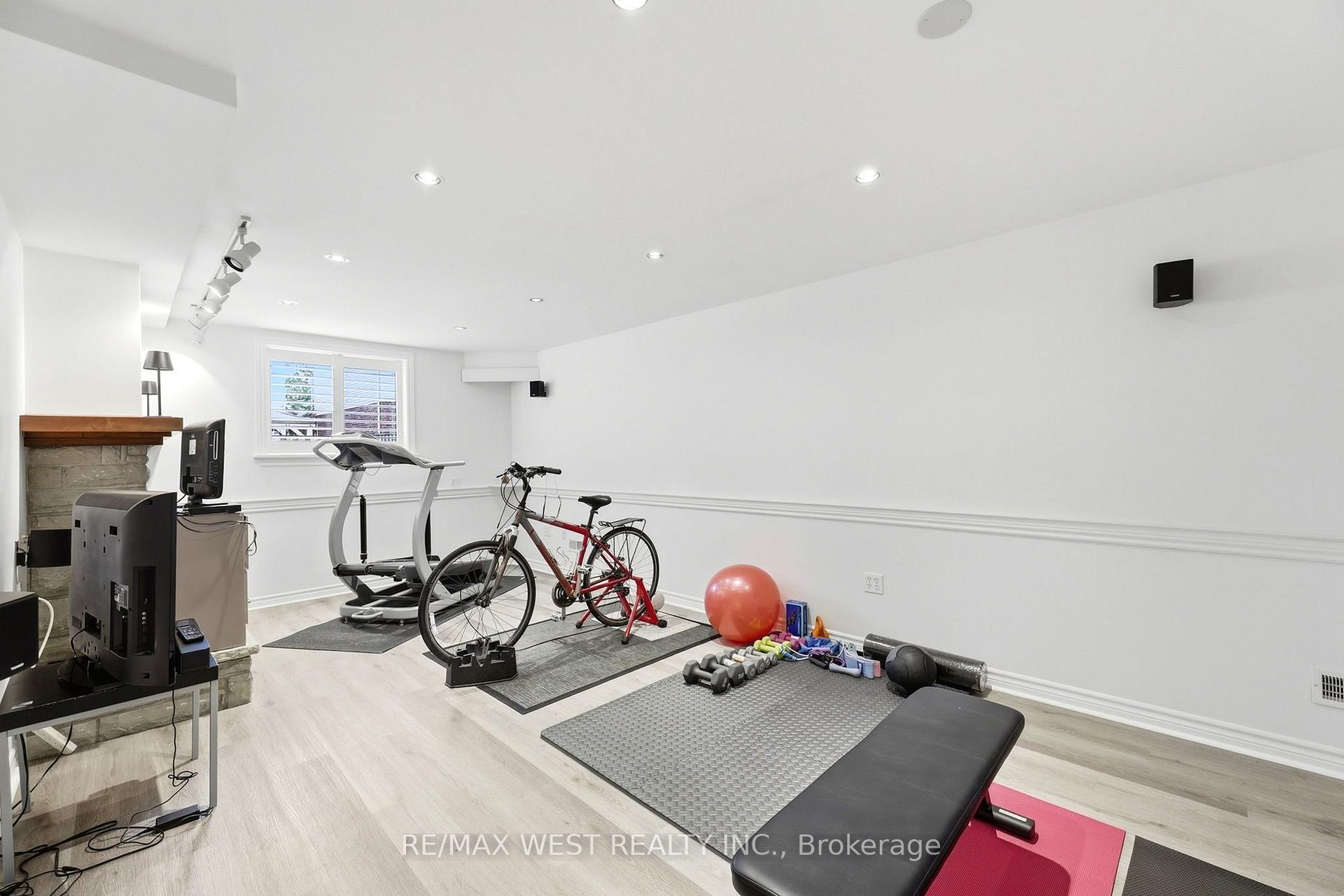 Photo 8 of 916 Silversmith Street, London, North M — HOMEH