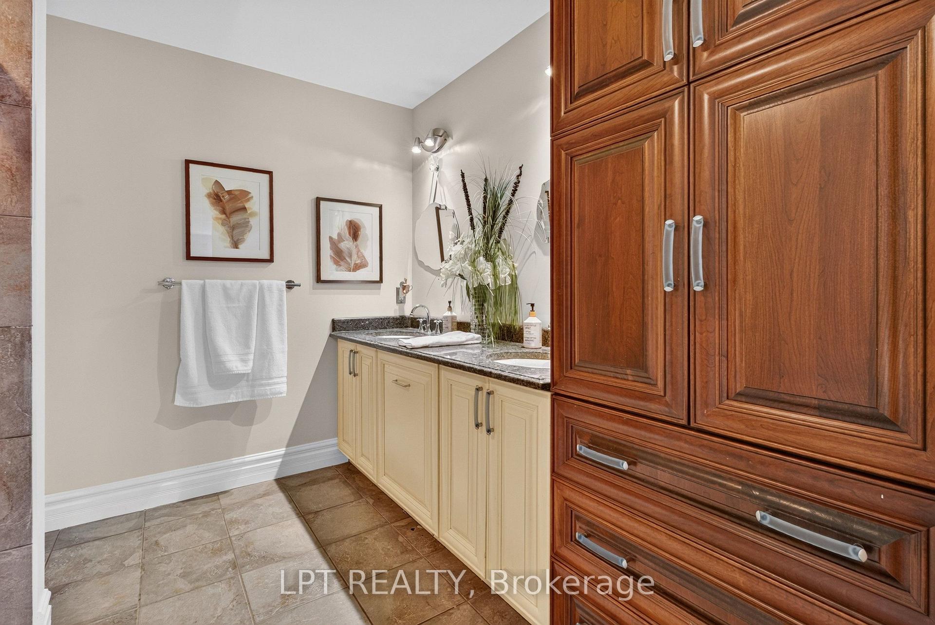 Photo 35 of 62 Tradewinds Drive, Ottawa, Barrhaven East — HOMEH