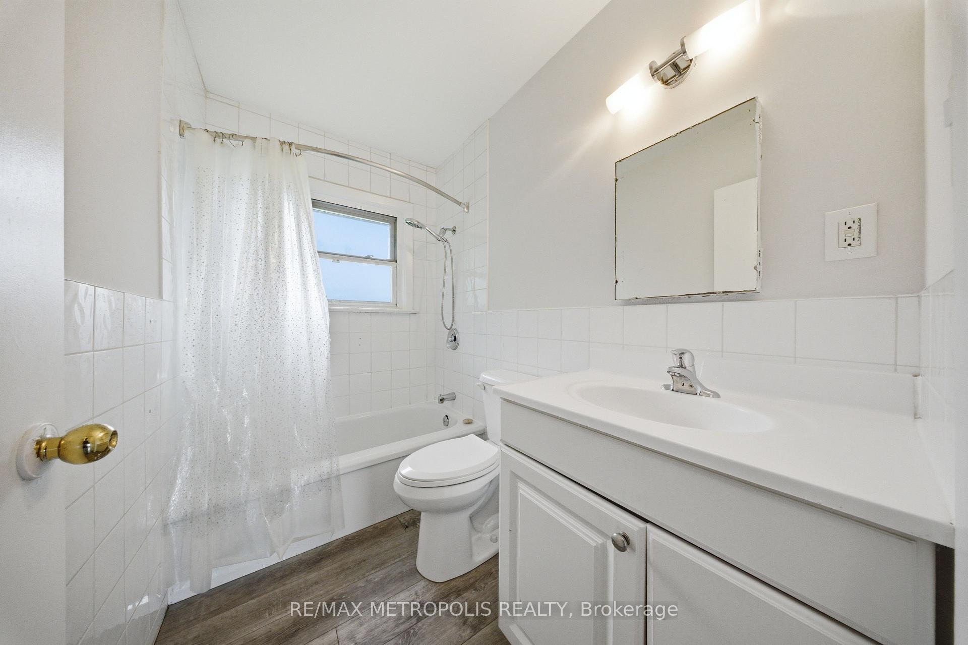 Photo 7 of 148 Winchester Road E, Whitby, Brooklin — HOMEH