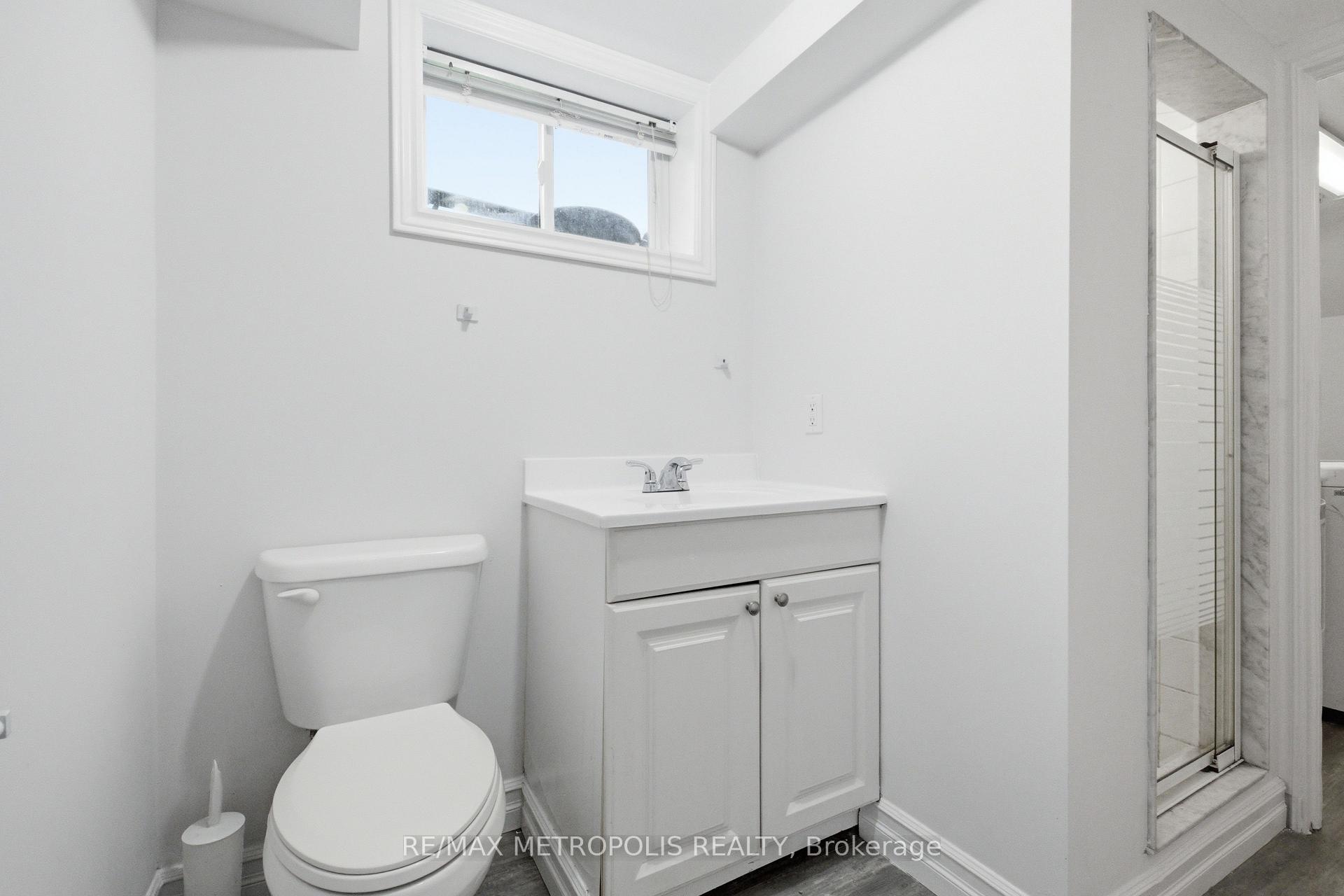 Photo 13 of 148 Winchester Road E, Whitby, Brooklin — HOMEH