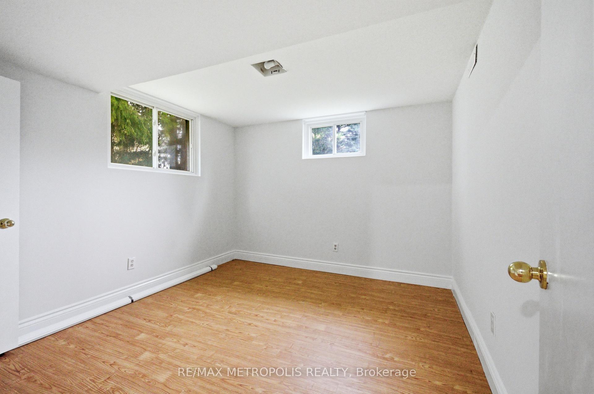 Photo 17 of 148 Winchester Road E, Whitby, Brooklin — HOMEH