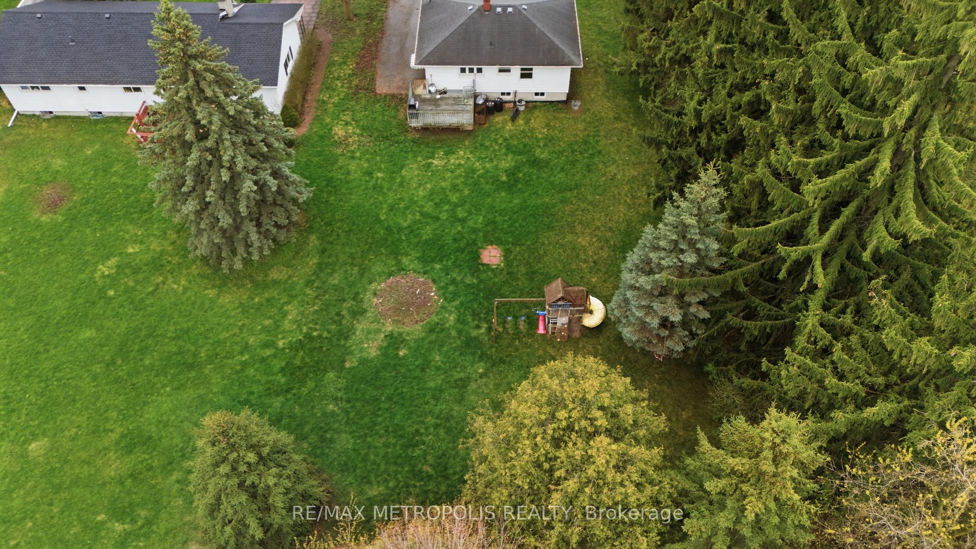 Photo 19 of 148 Winchester Road E, Whitby, Brooklin — HOMEH