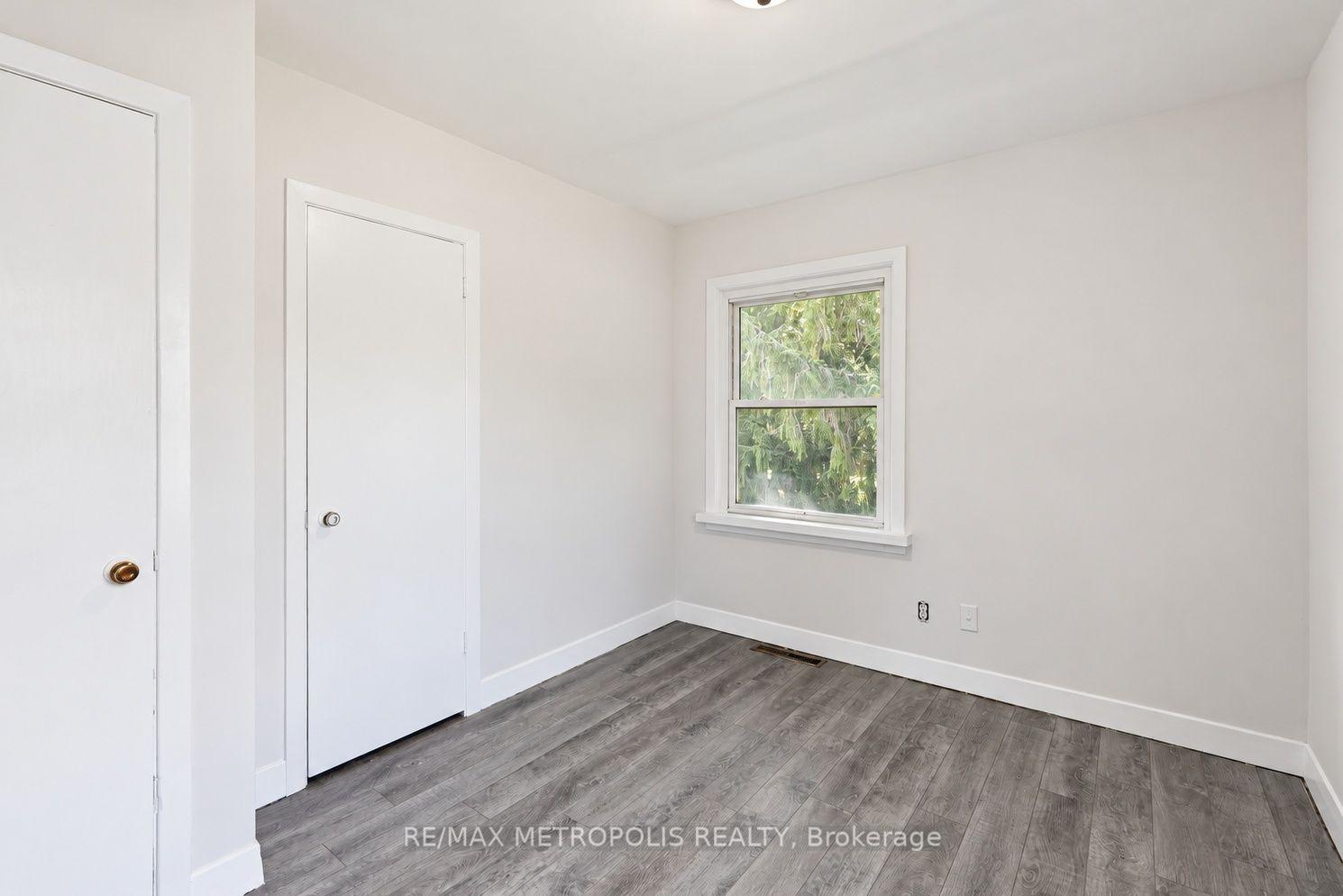 Photo 12 of 148 Winchester Road E, Whitby, Brooklin — HOMEH