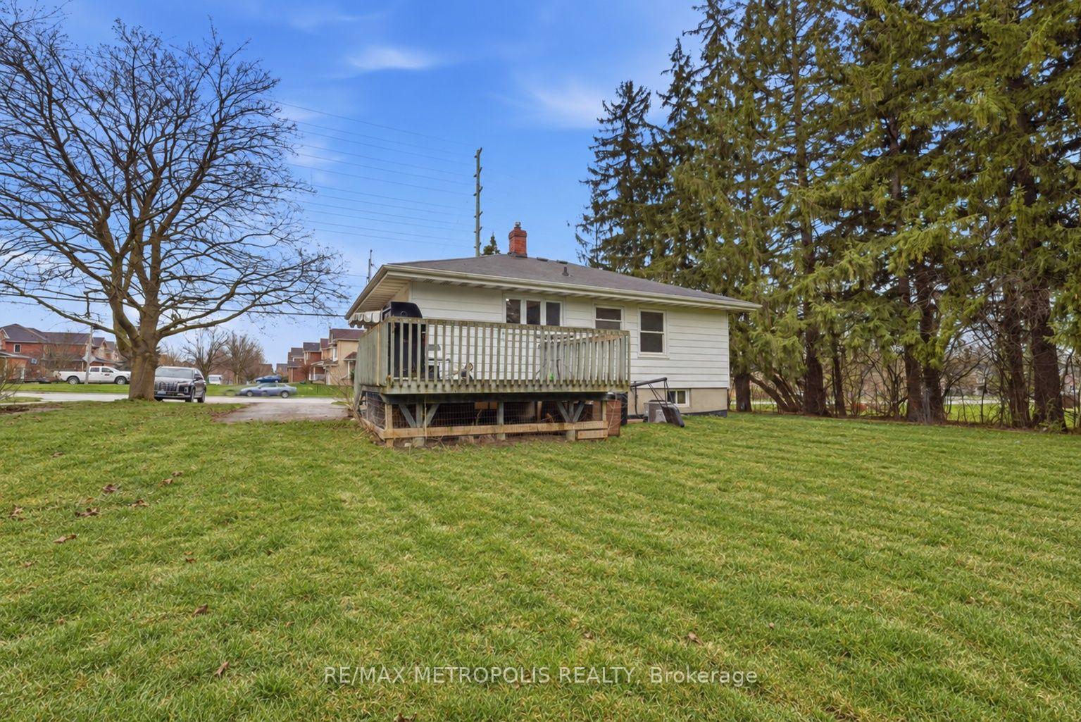 Photo 26 of 148 Winchester Road E, Whitby, Brooklin — HOMEH