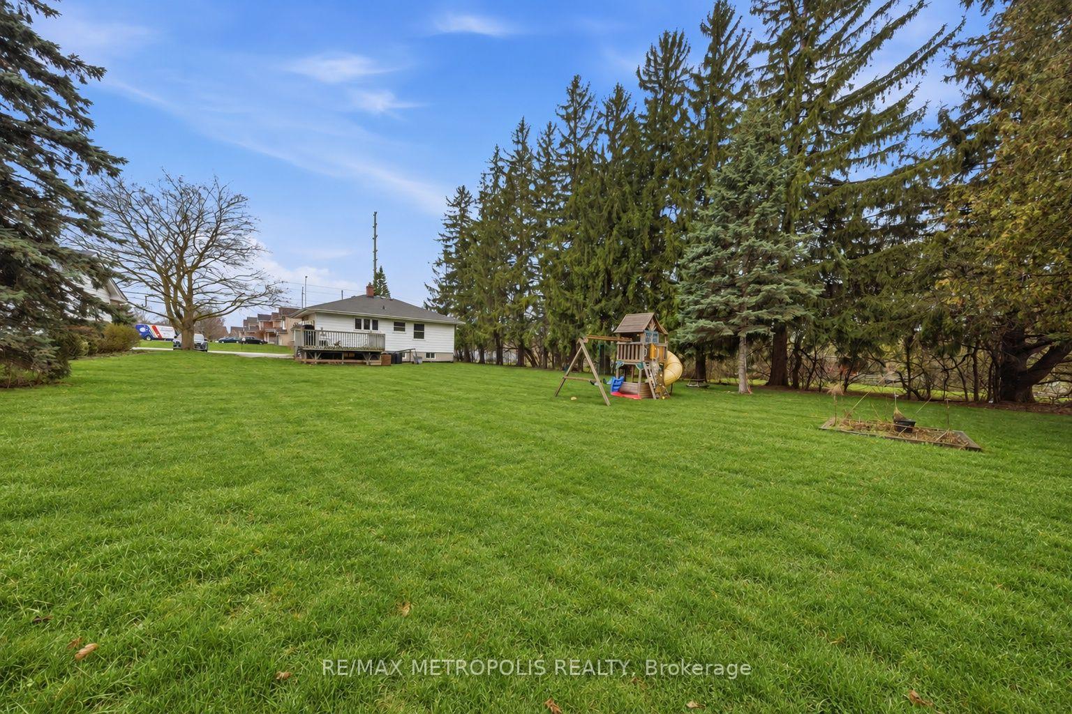 Photo 27 of 148 Winchester Road E, Whitby, Brooklin — HOMEH