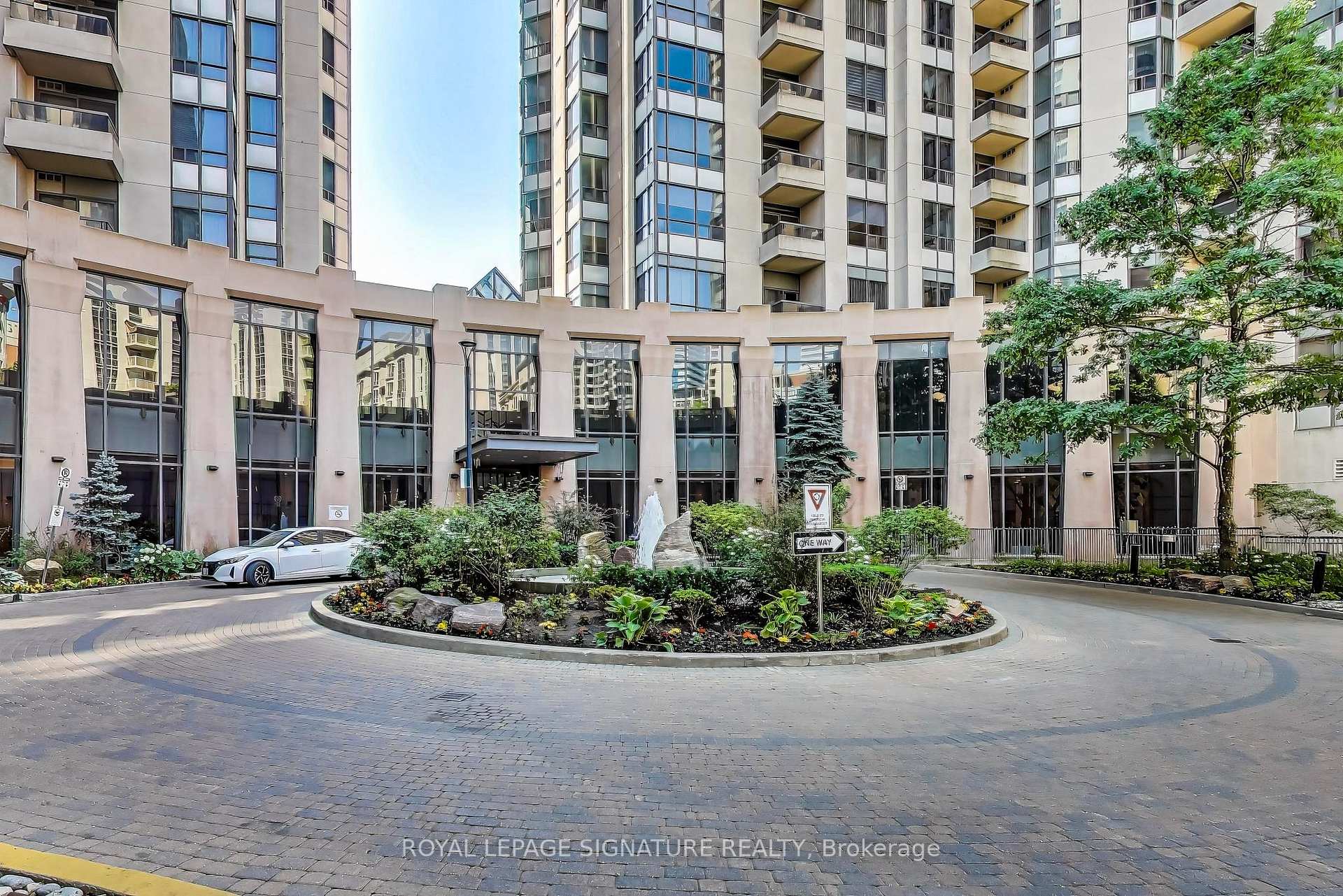Photo 3 of Unit 411, 5 Northtown Way, North York, Willowdale East — HOMEH