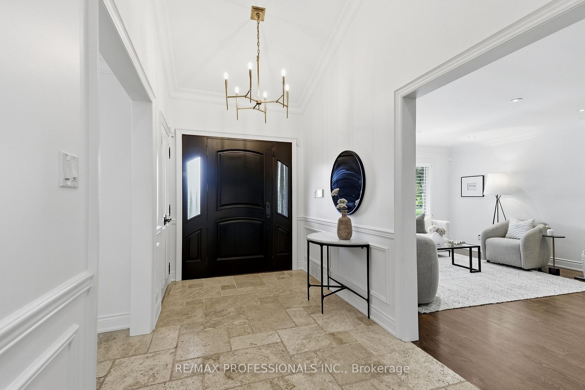 Photo 8 of 61 Abilene Drive, Etobicoke, Princess-Rosethorn — HOMEH