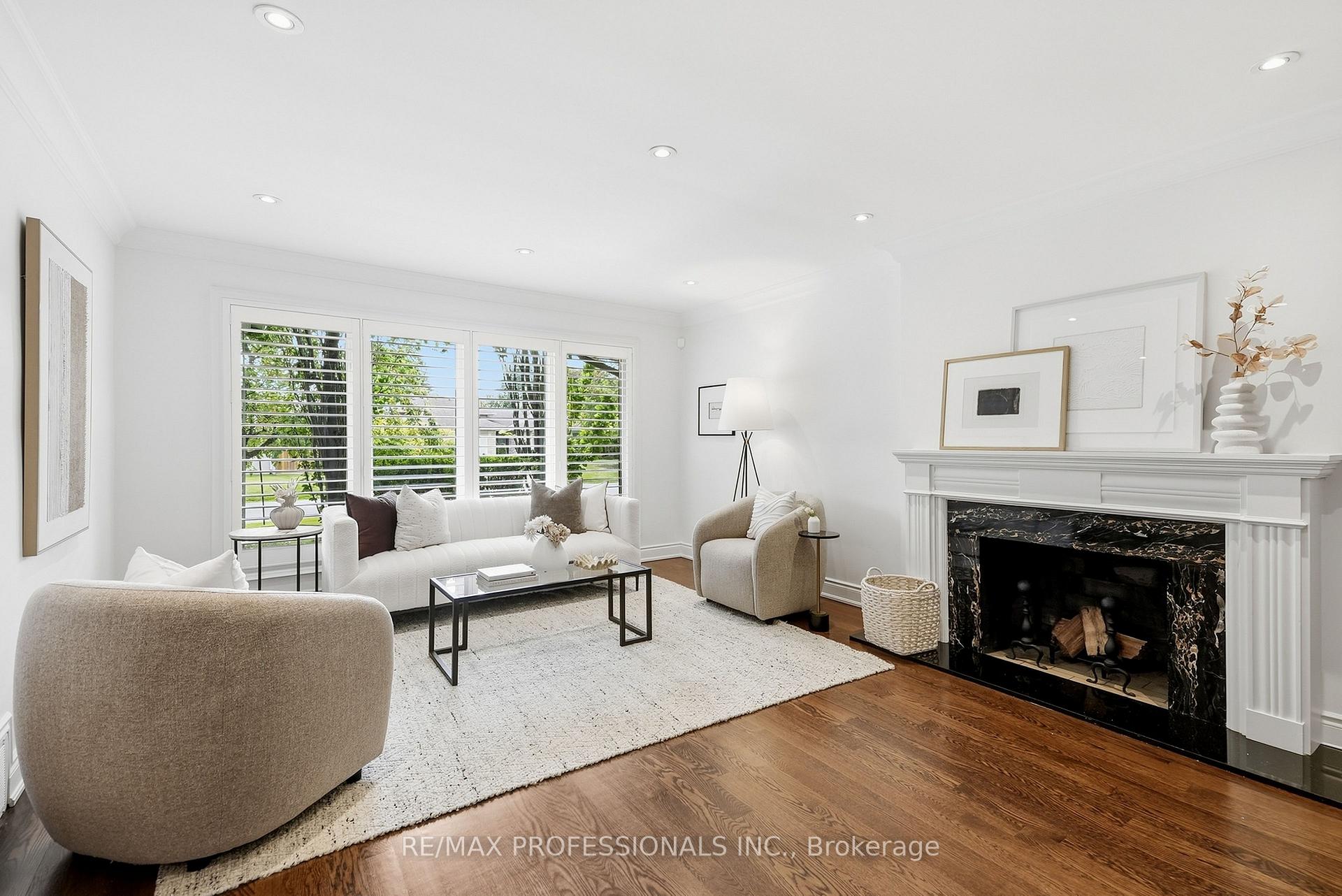 Photo 10 of 61 Abilene Drive, Etobicoke, Princess-Rosethorn — HOMEH