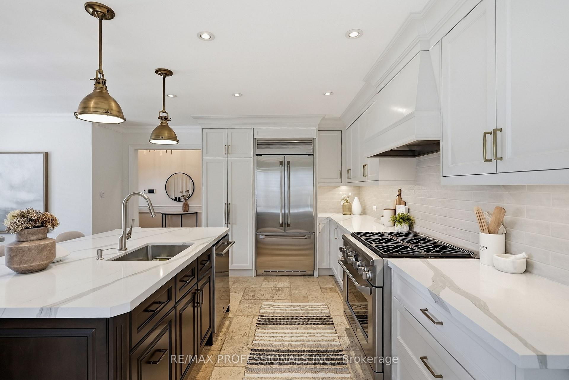 Photo 23 of 61 Abilene Drive, Etobicoke, Princess-Rosethorn — HOMEH