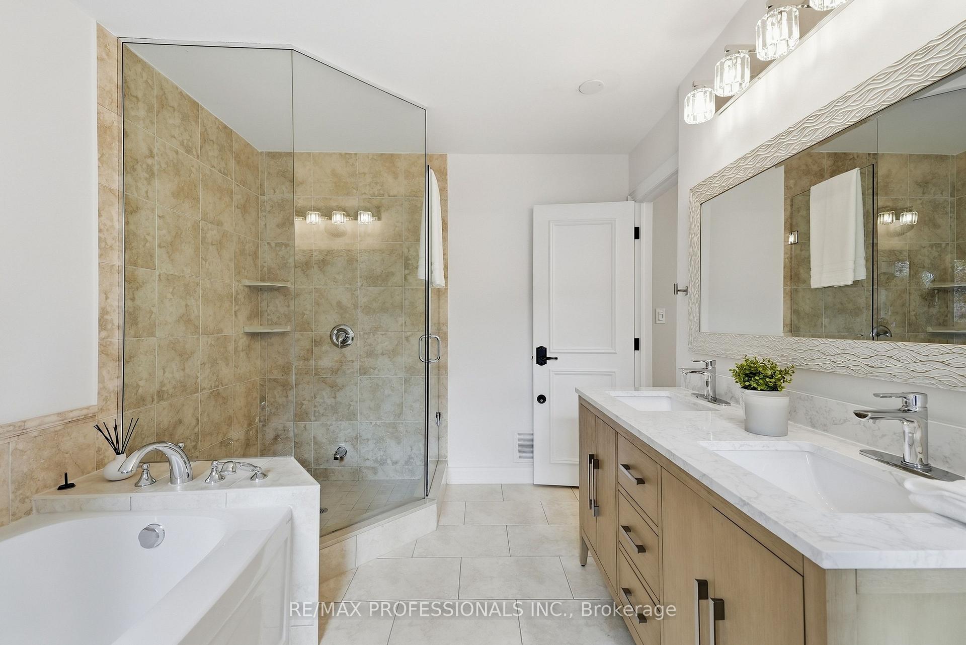 Photo 36 of 61 Abilene Drive, Etobicoke, Princess-Rosethorn — HOMEH