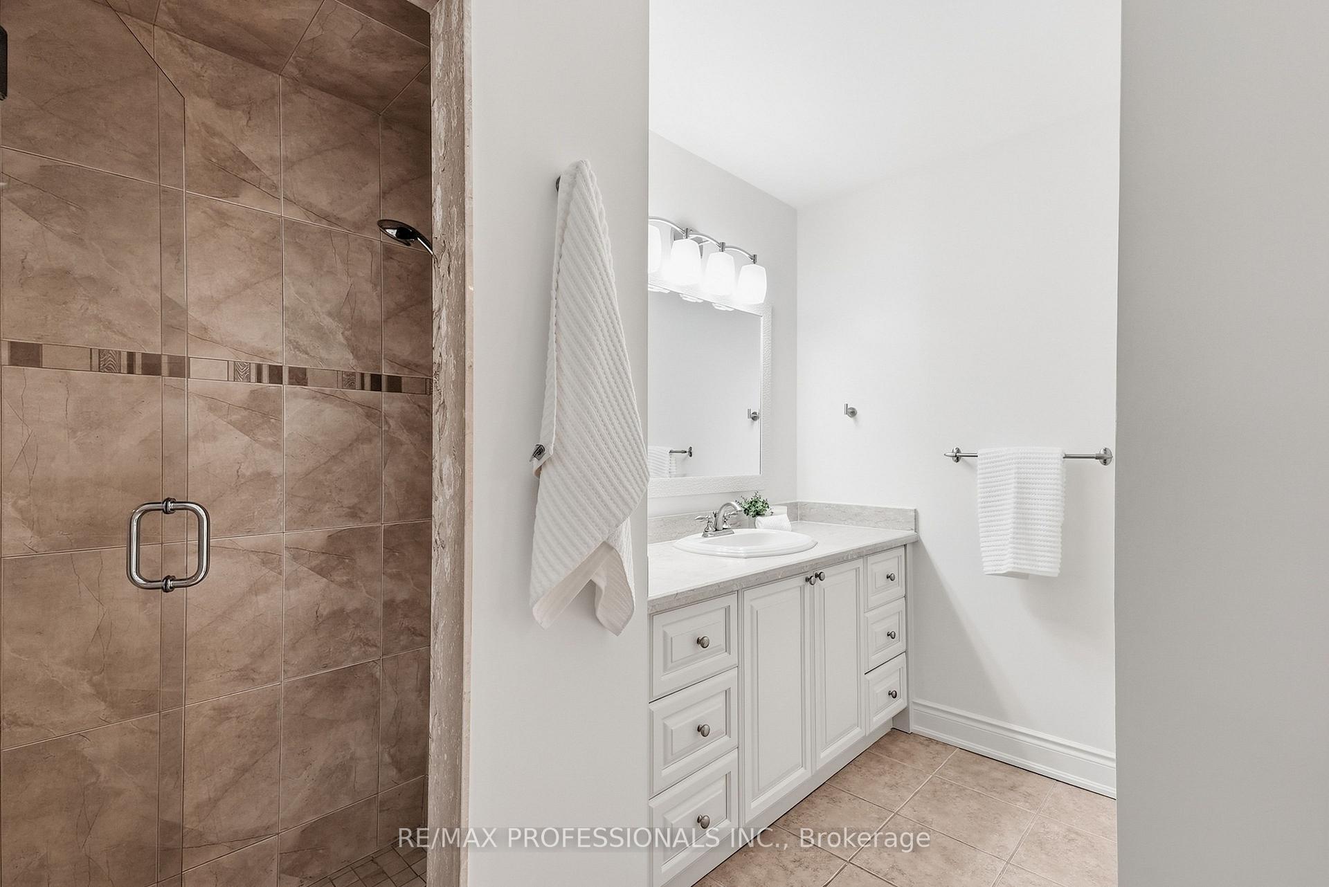 Photo 44 of 61 Abilene Drive, Etobicoke, Princess-Rosethorn — HOMEH