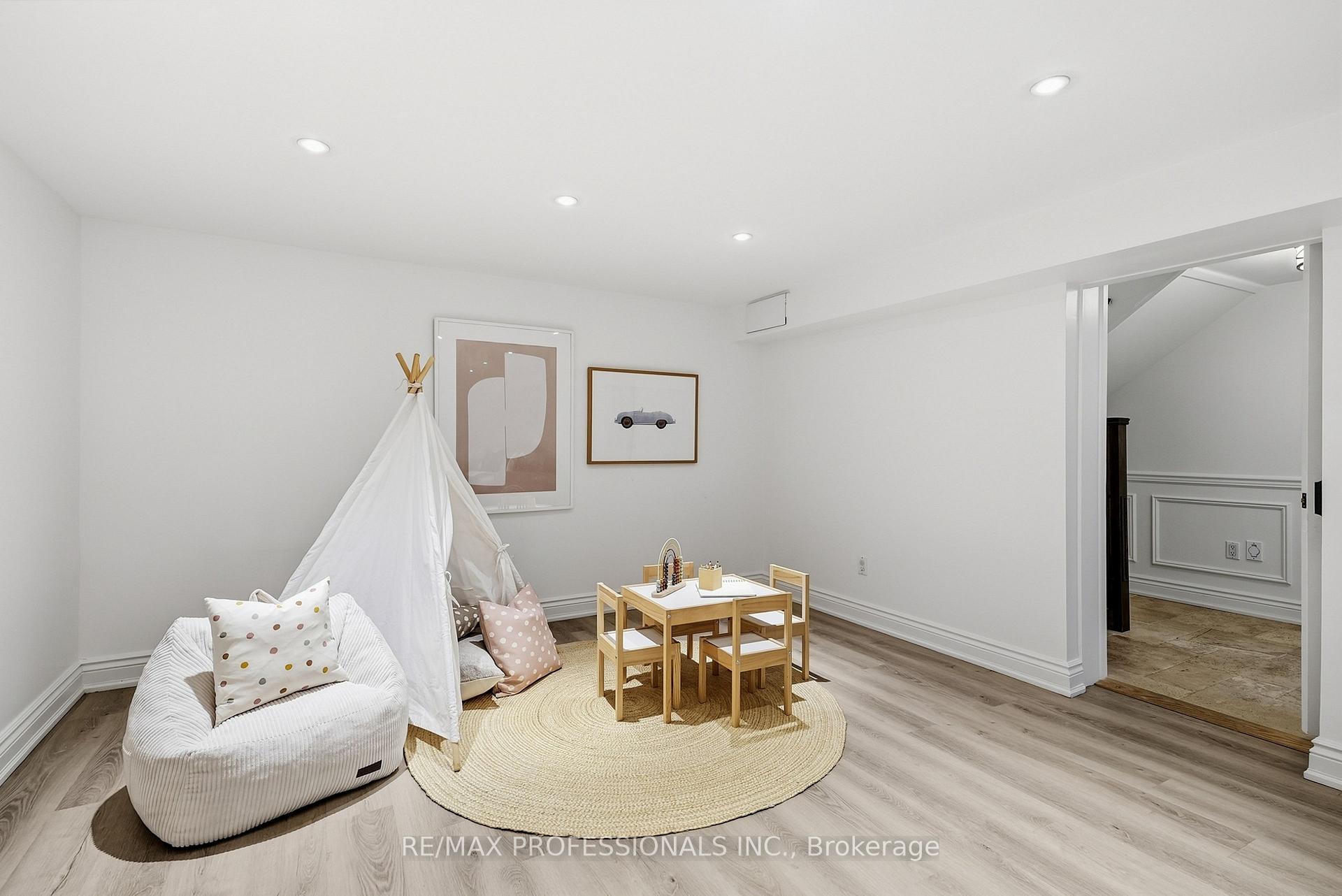 Photo 52 of 61 Abilene Drive, Etobicoke, Princess-Rosethorn — HOMEH