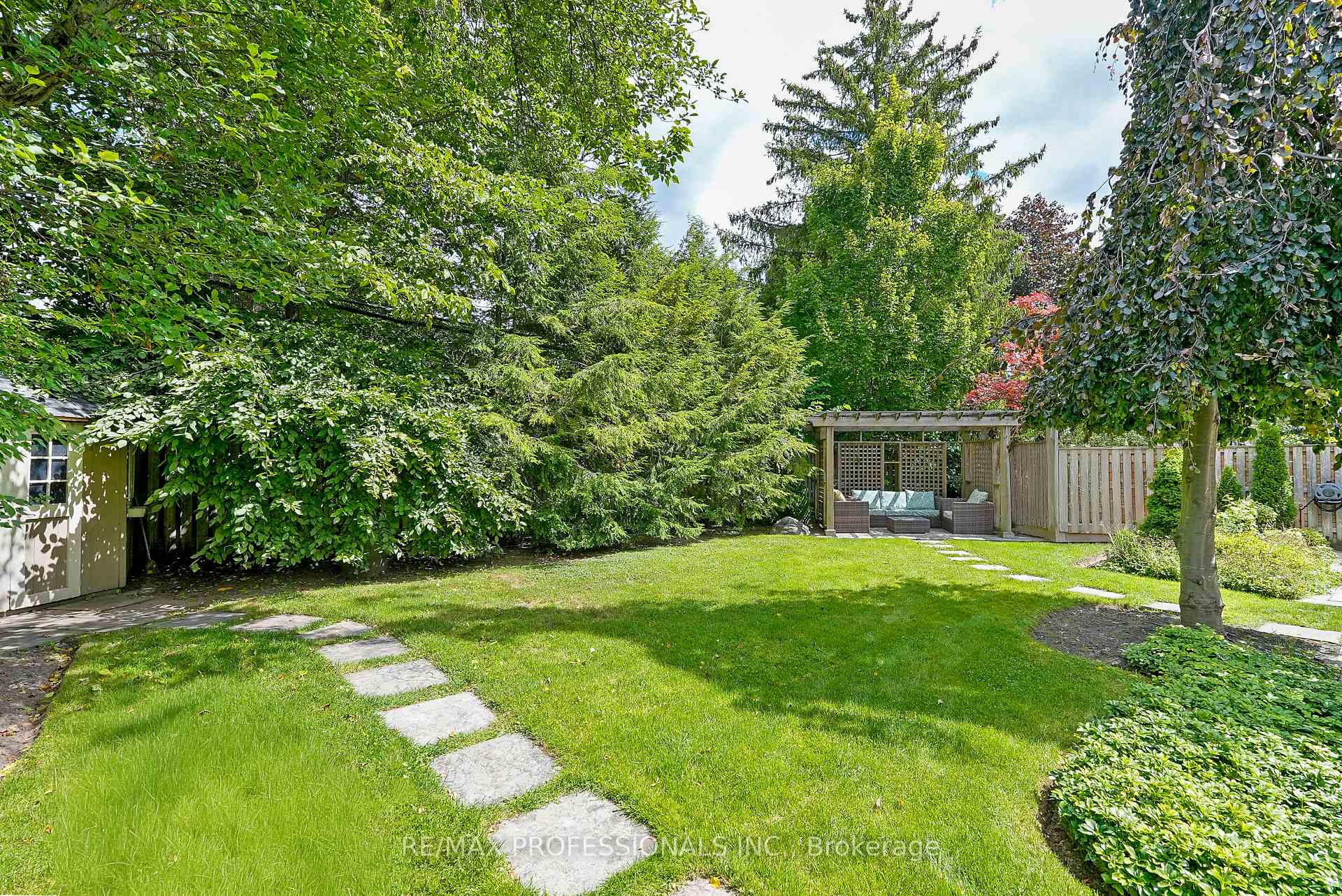 Photo 60 of 61 Abilene Drive, Etobicoke, Princess-Rosethorn — HOMEH
