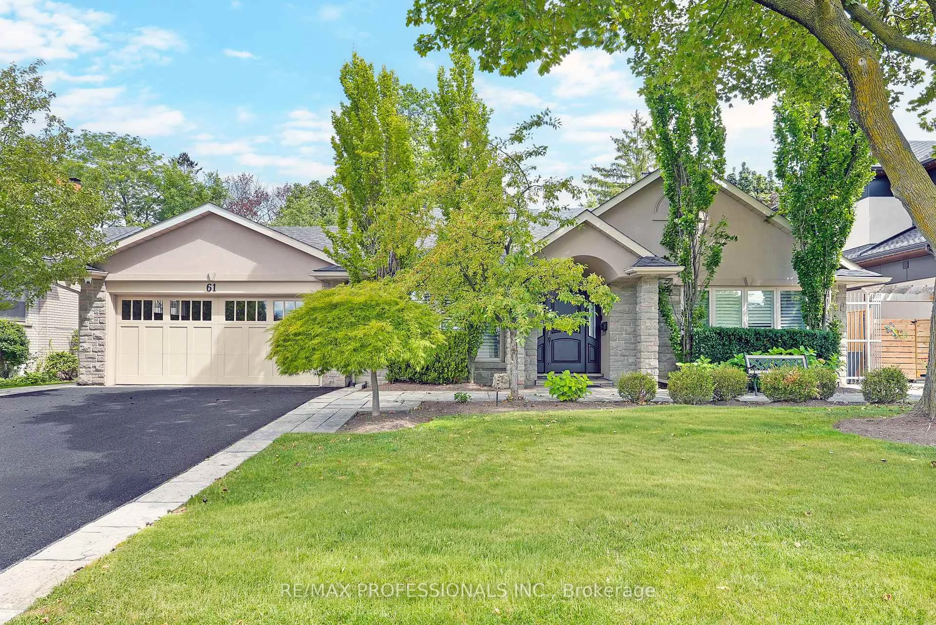 Photo 2 of 61 Abilene Drive, Etobicoke, Princess-Rosethorn — HOMEH