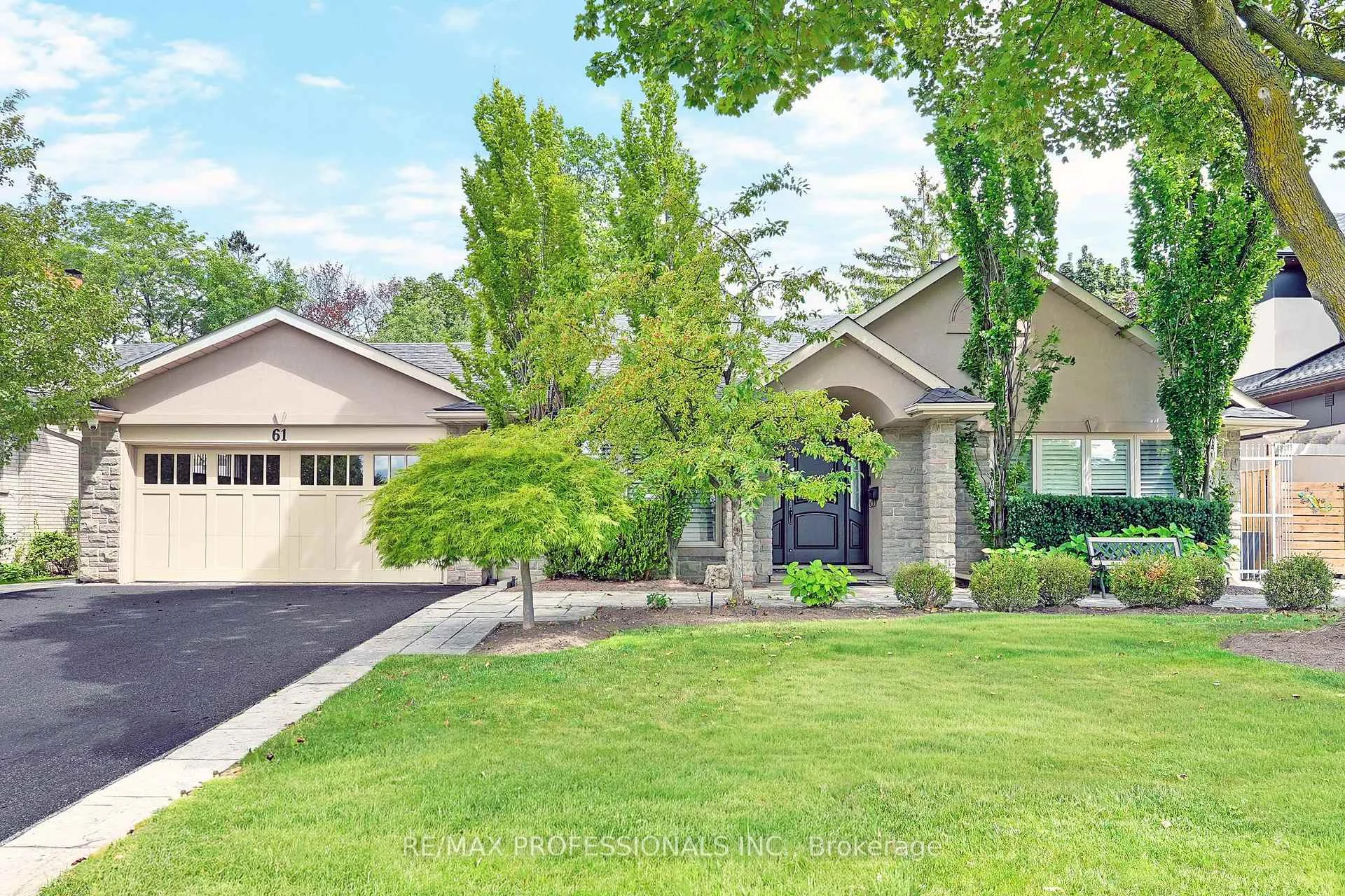 Photo 3 of 61 Abilene Drive, Etobicoke, Princess-Rosethorn — HOMEH