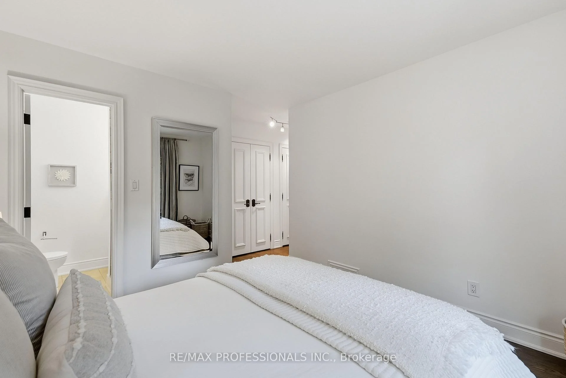 Photo 38 of 61 Abilene Drive, Etobicoke, Princess-Rosethorn — HOMEH