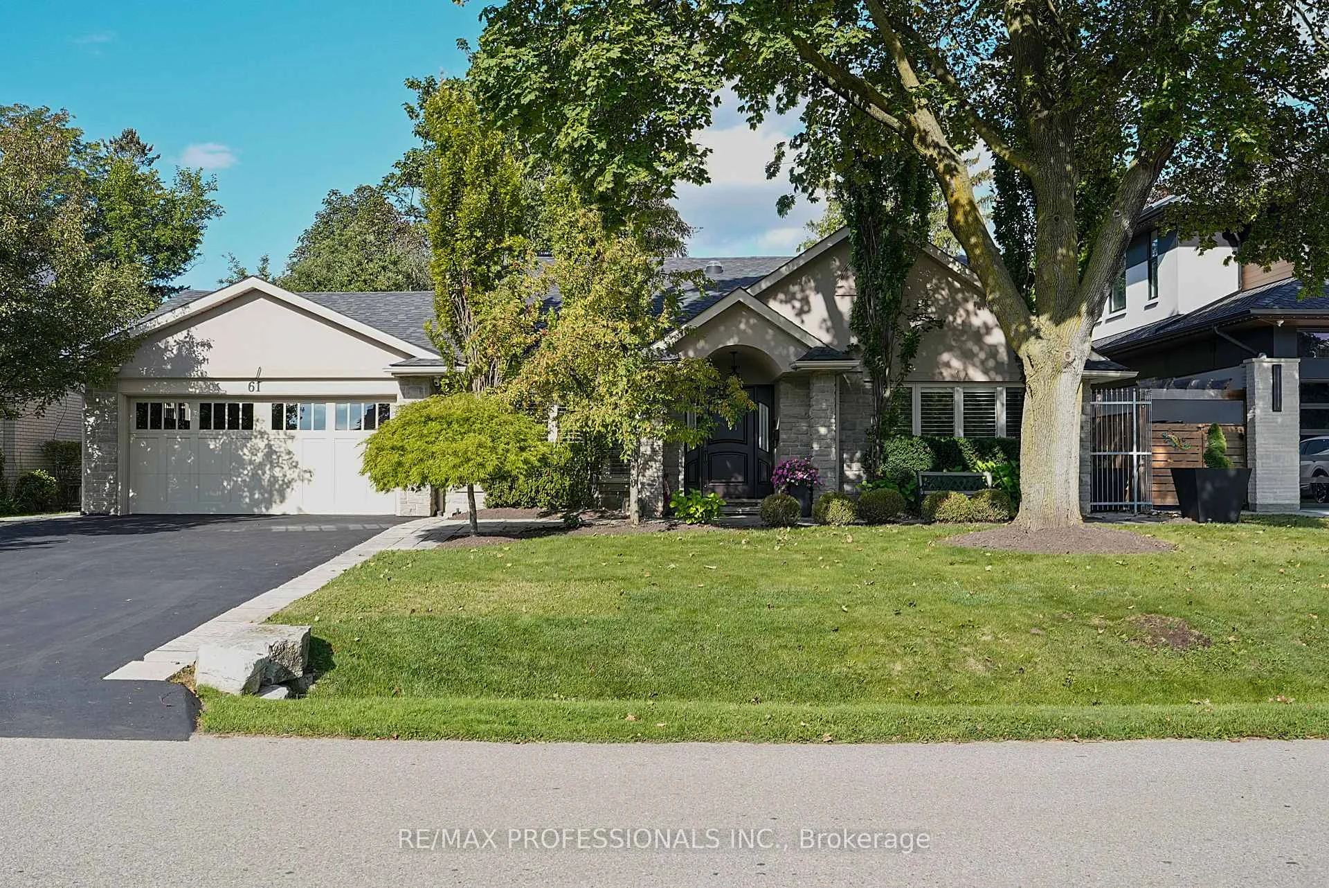 Photo 53 of 61 Abilene Drive, Etobicoke, Princess-Rosethorn — HOMEH