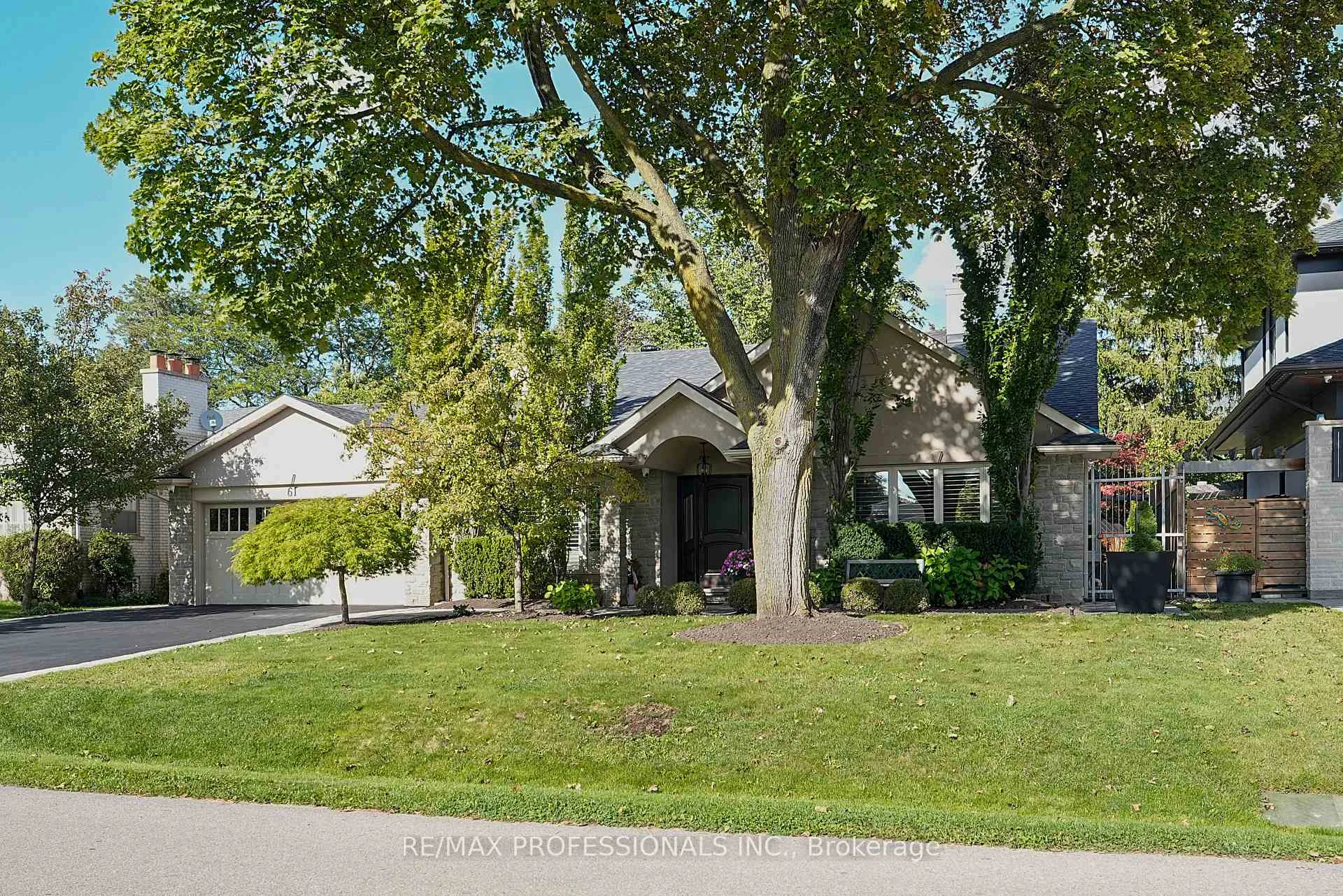 Photo 56 of 61 Abilene Drive, Etobicoke, Princess-Rosethorn — HOMEH