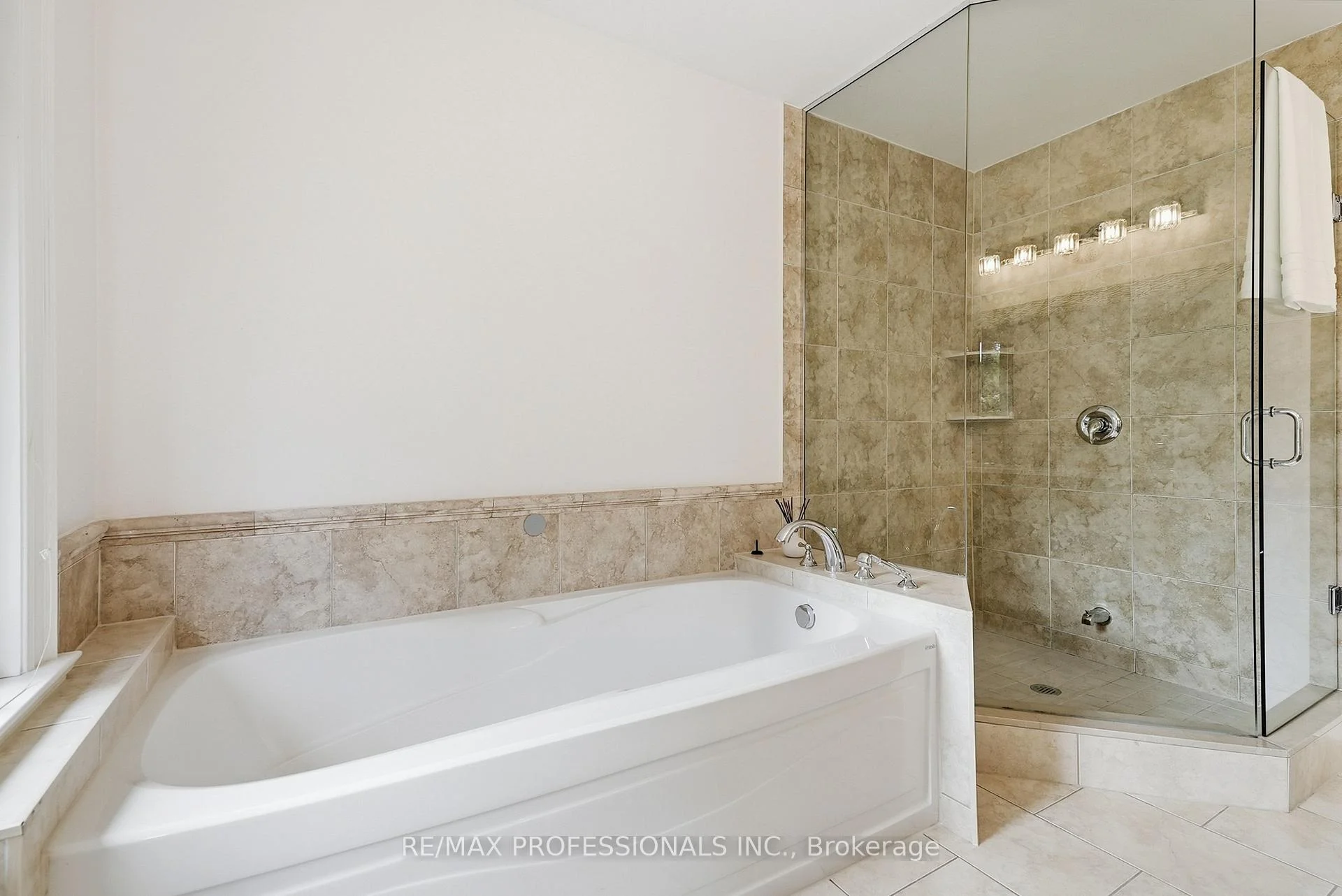Photo 66 of 61 Abilene Drive, Etobicoke, Princess-Rosethorn — HOMEH