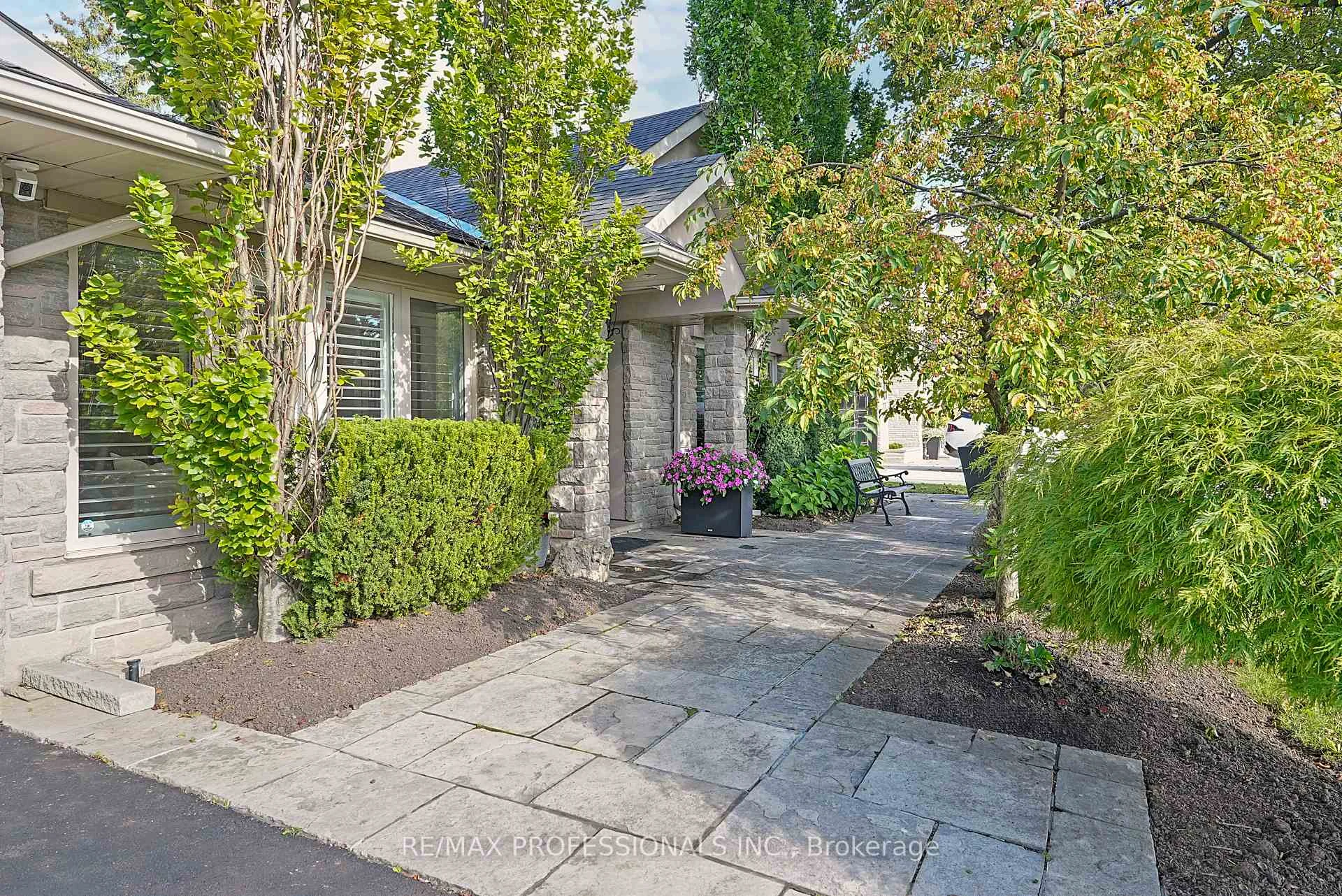 Photo 75 of 61 Abilene Drive, Etobicoke, Princess-Rosethorn — HOMEH