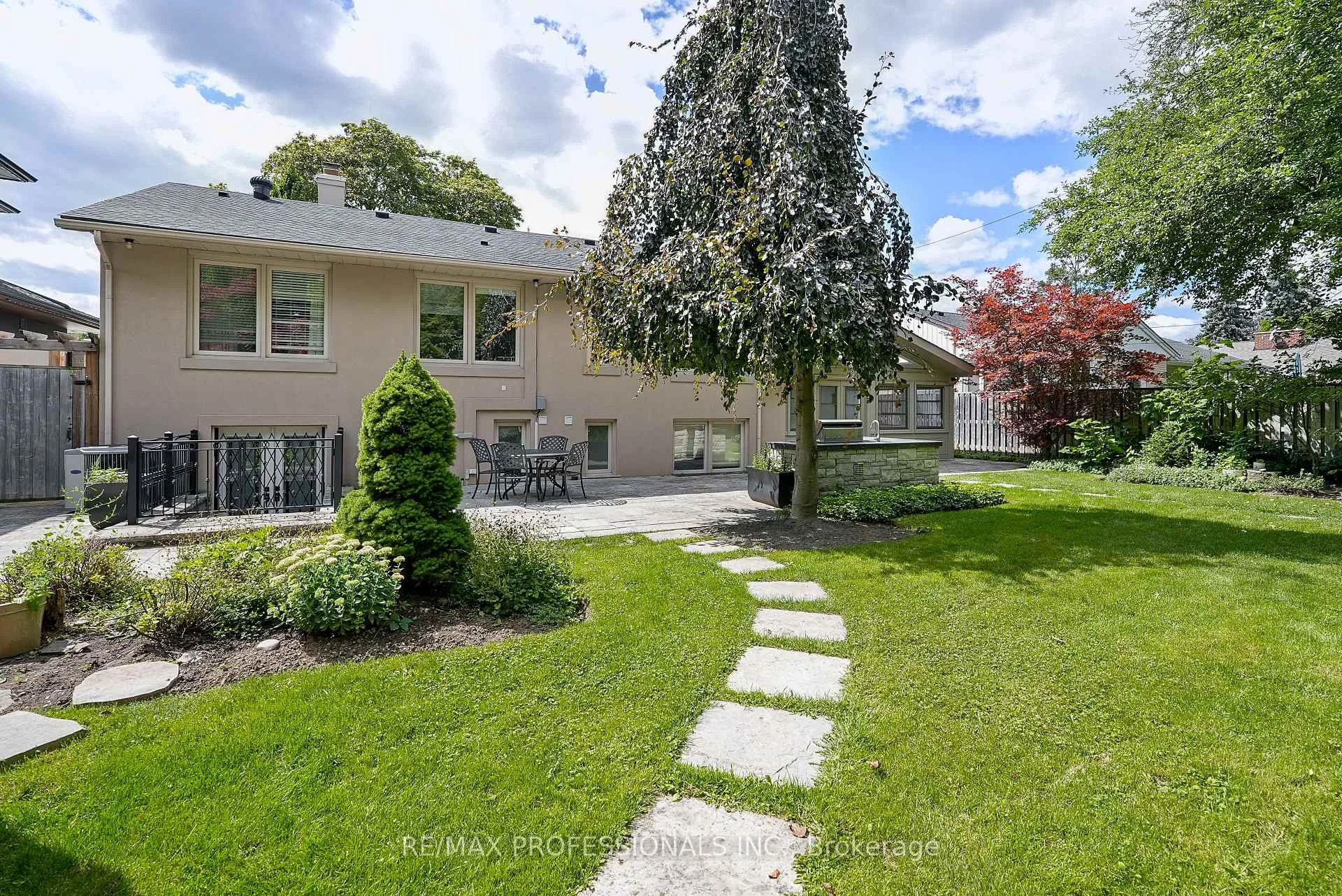Photo 76 of 61 Abilene Drive, Etobicoke, Princess-Rosethorn — HOMEH