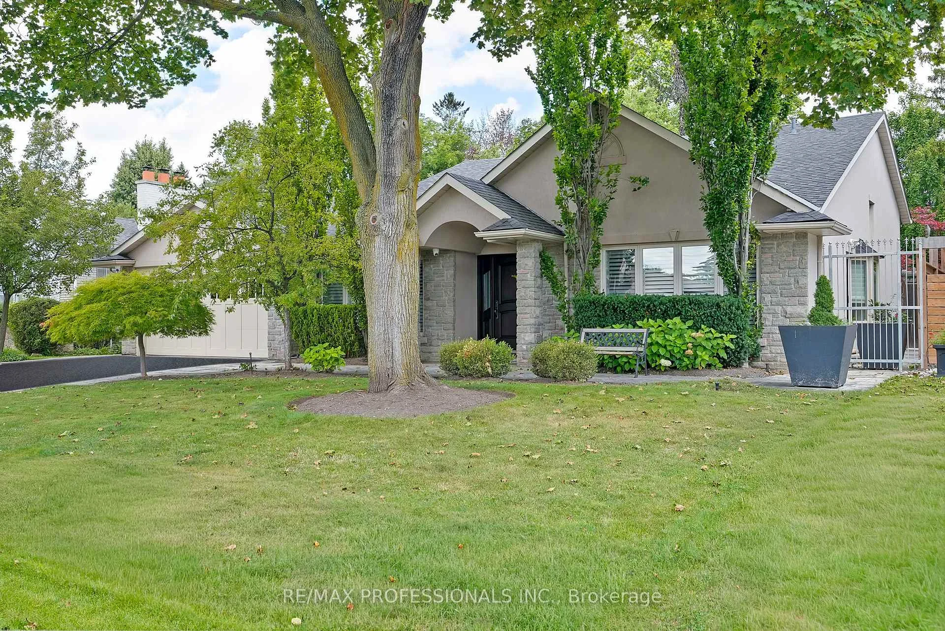 Photo 79 of 61 Abilene Drive, Etobicoke, Princess-Rosethorn — HOMEH