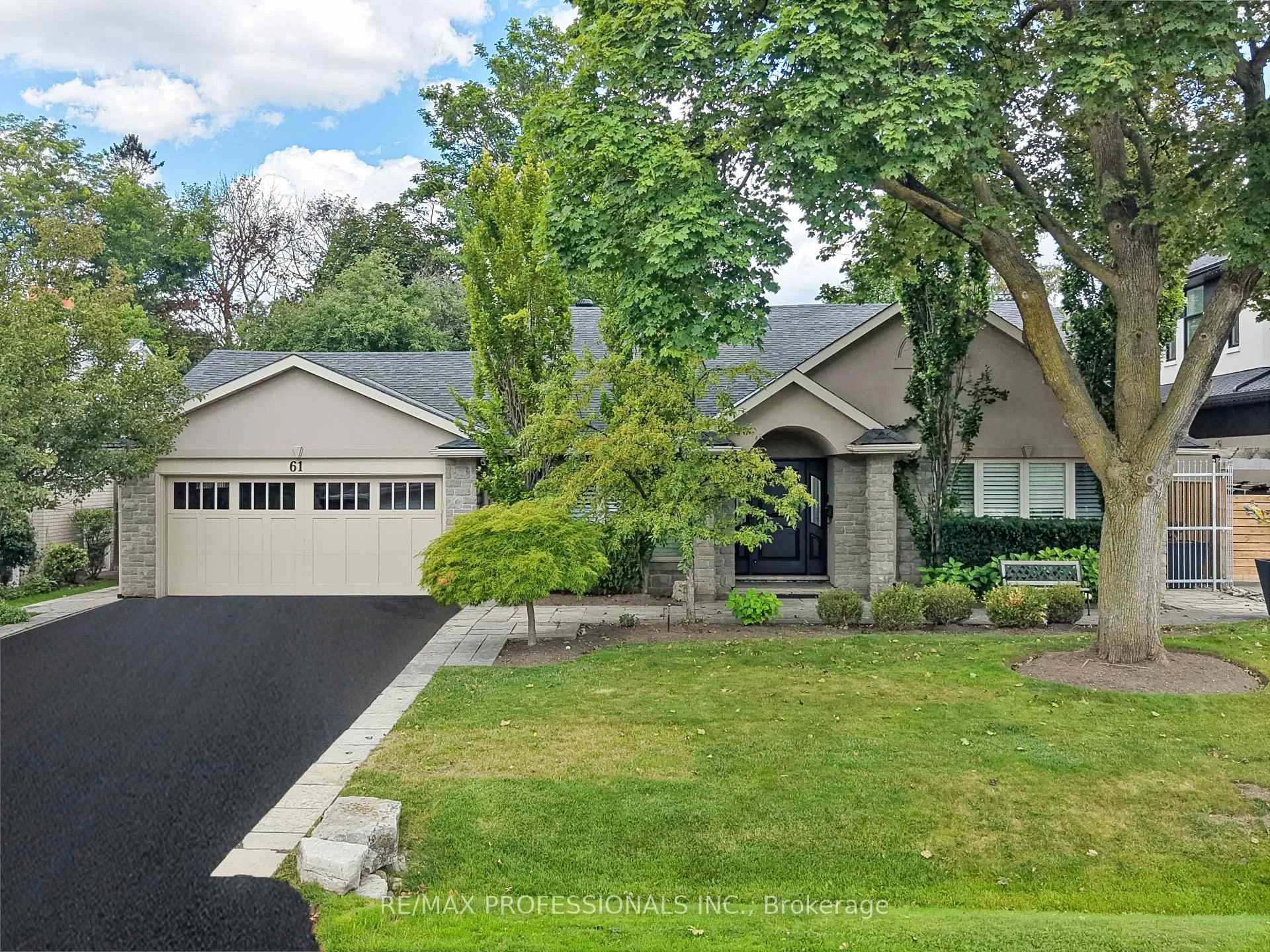 Photo 85 of 61 Abilene Drive, Etobicoke, Princess-Rosethorn — HOMEH