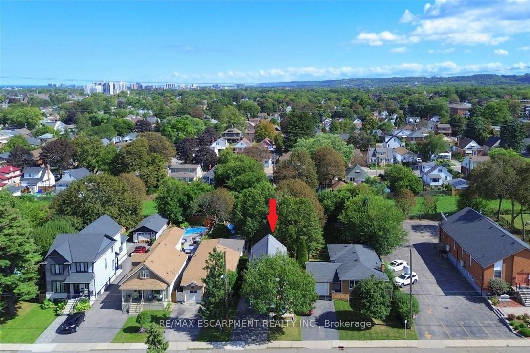 Photo 3 of 191 Bell Avenue, Hamilton, Bartonville — HOMEH