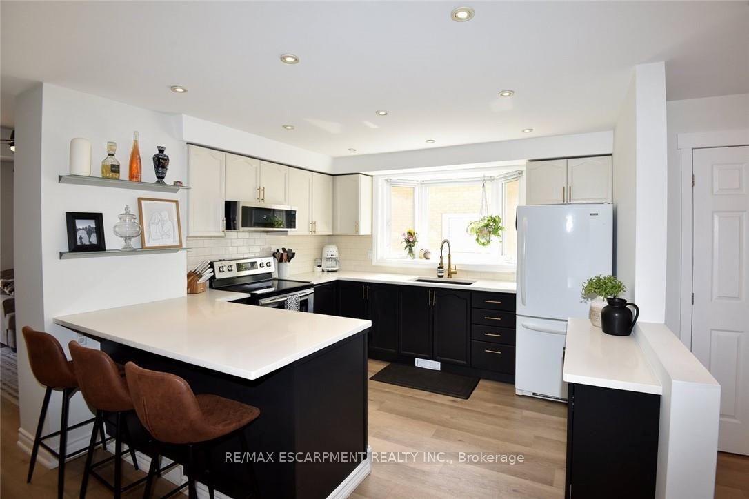 Photo 13 of 191 Bell Avenue, Hamilton, Bartonville — HOMEH
