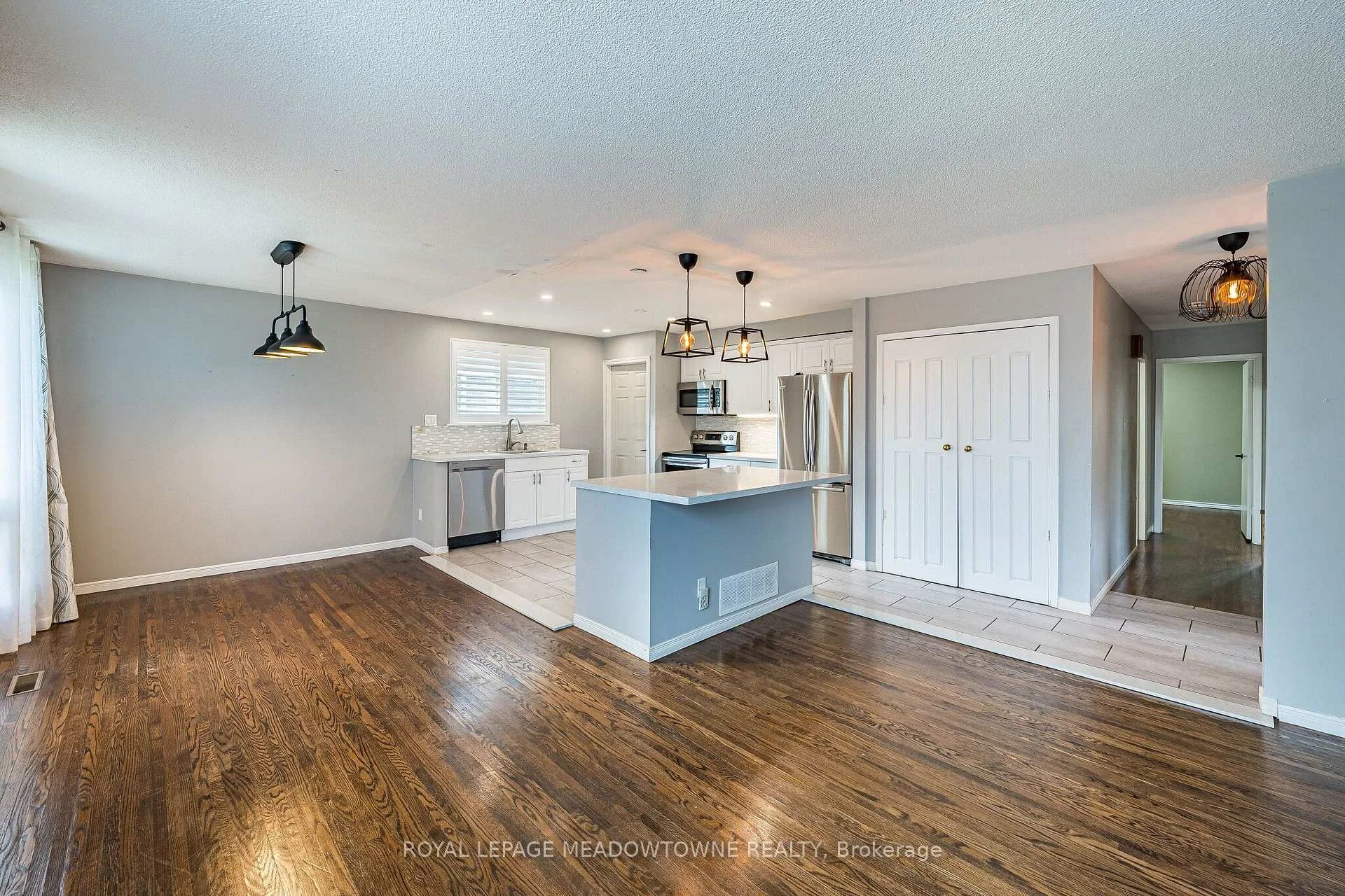 Photo 10 of 46 Reigate Avenue, Brampton, Madoc — HOMEH