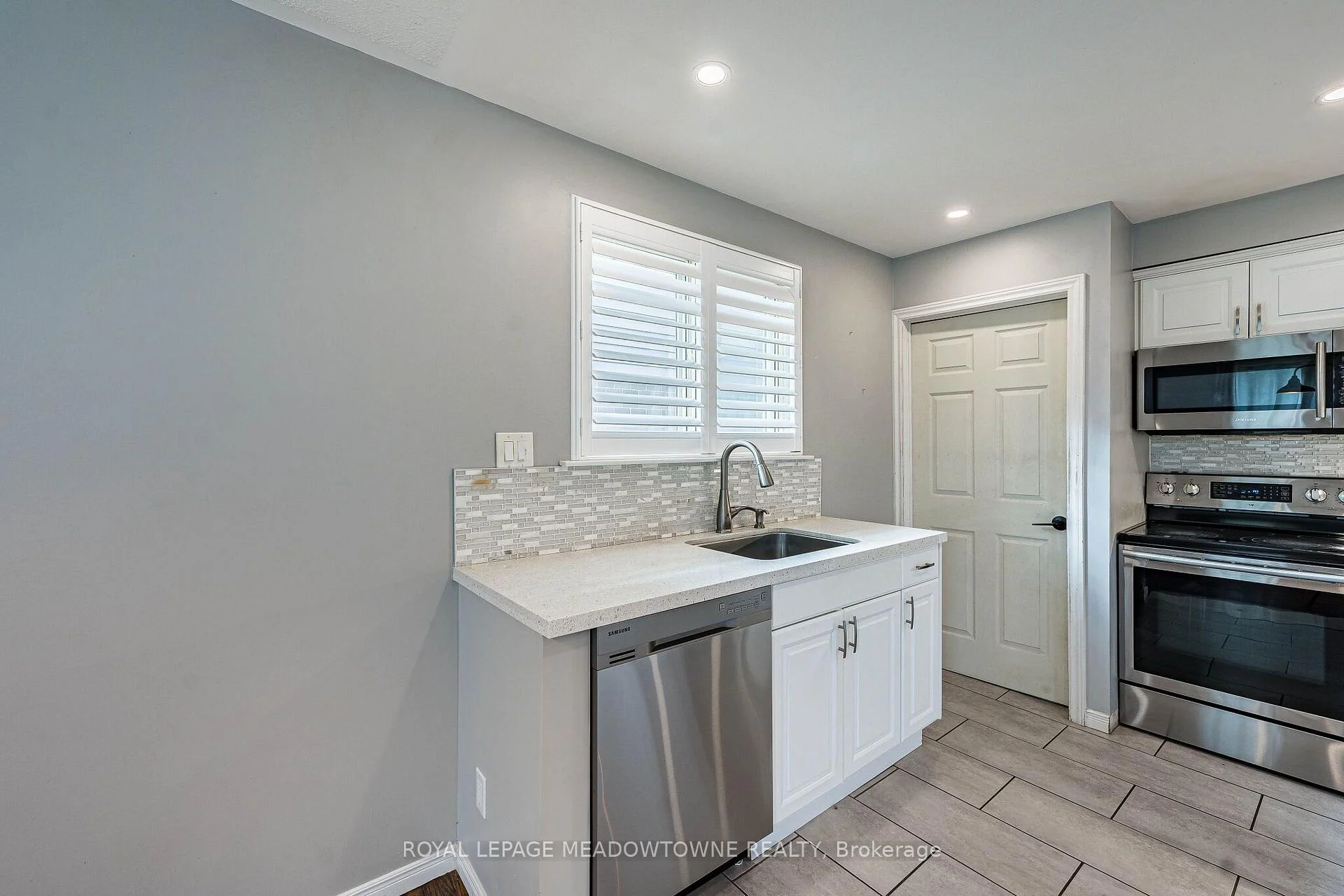 Photo 16 of 46 Reigate Avenue, Brampton, Madoc — HOMEH