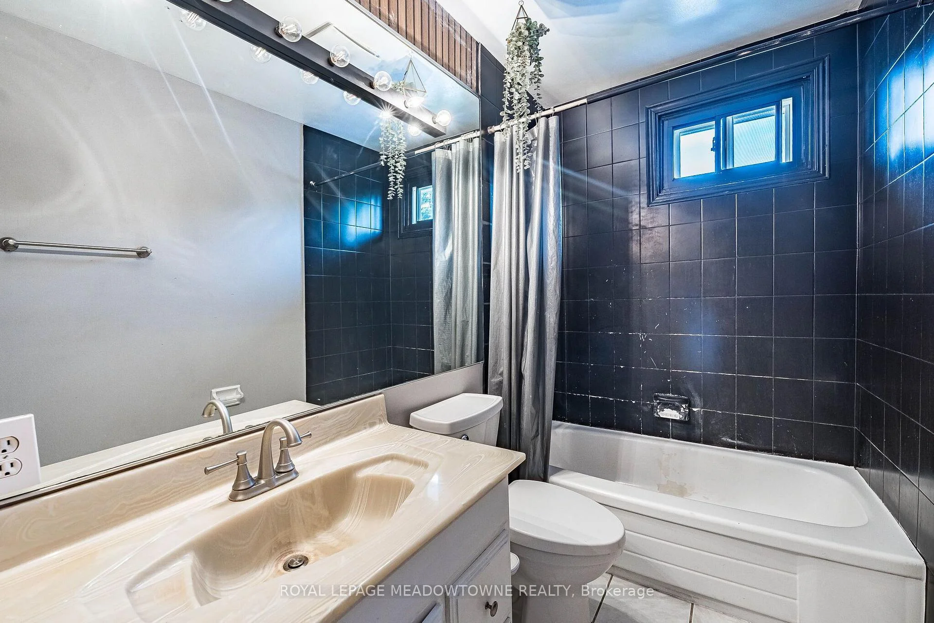 Photo 31 of 46 Reigate Avenue, Brampton, Madoc — HOMEH