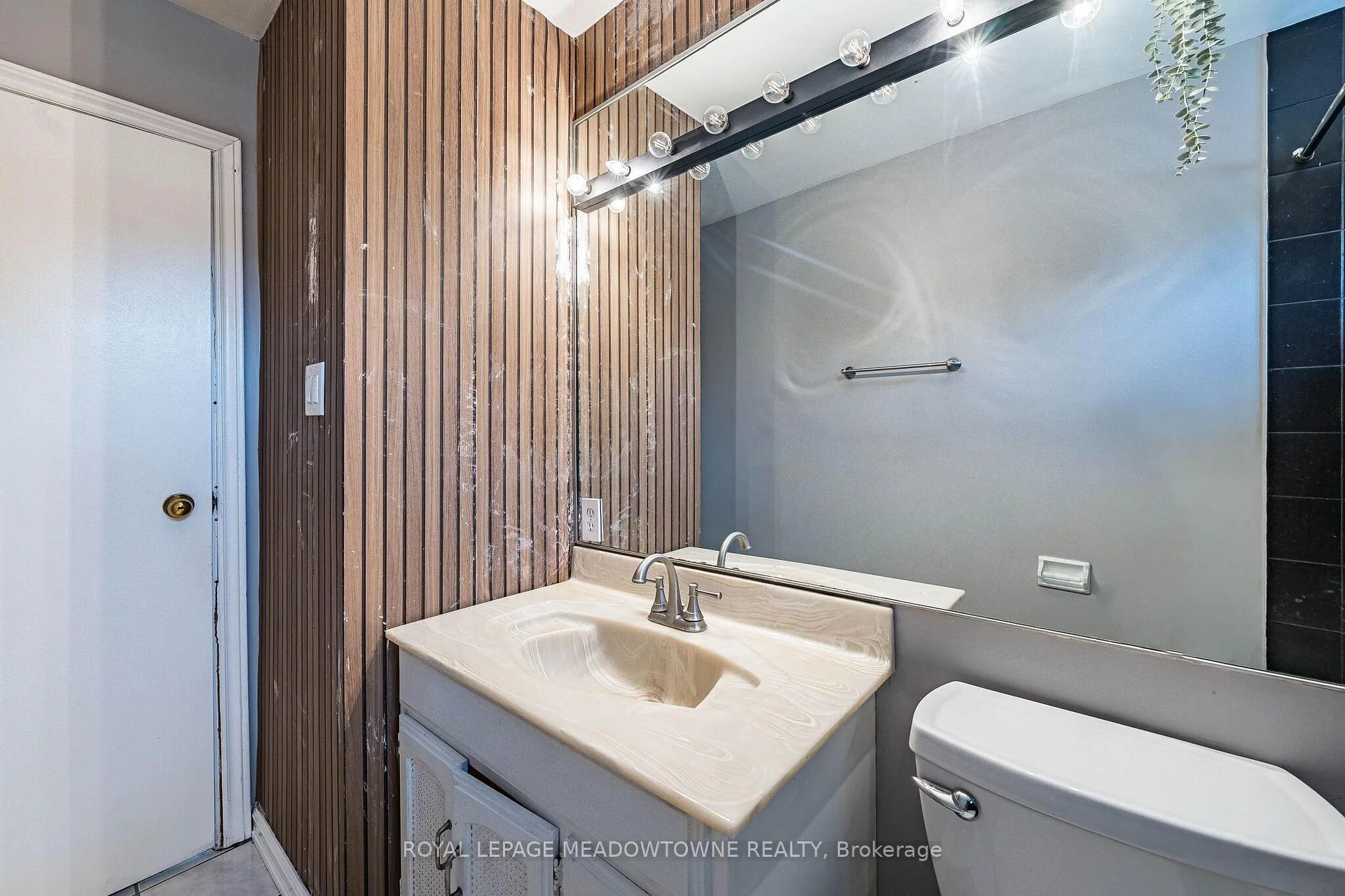 Photo 32 of 46 Reigate Avenue, Brampton, Madoc — HOMEH
