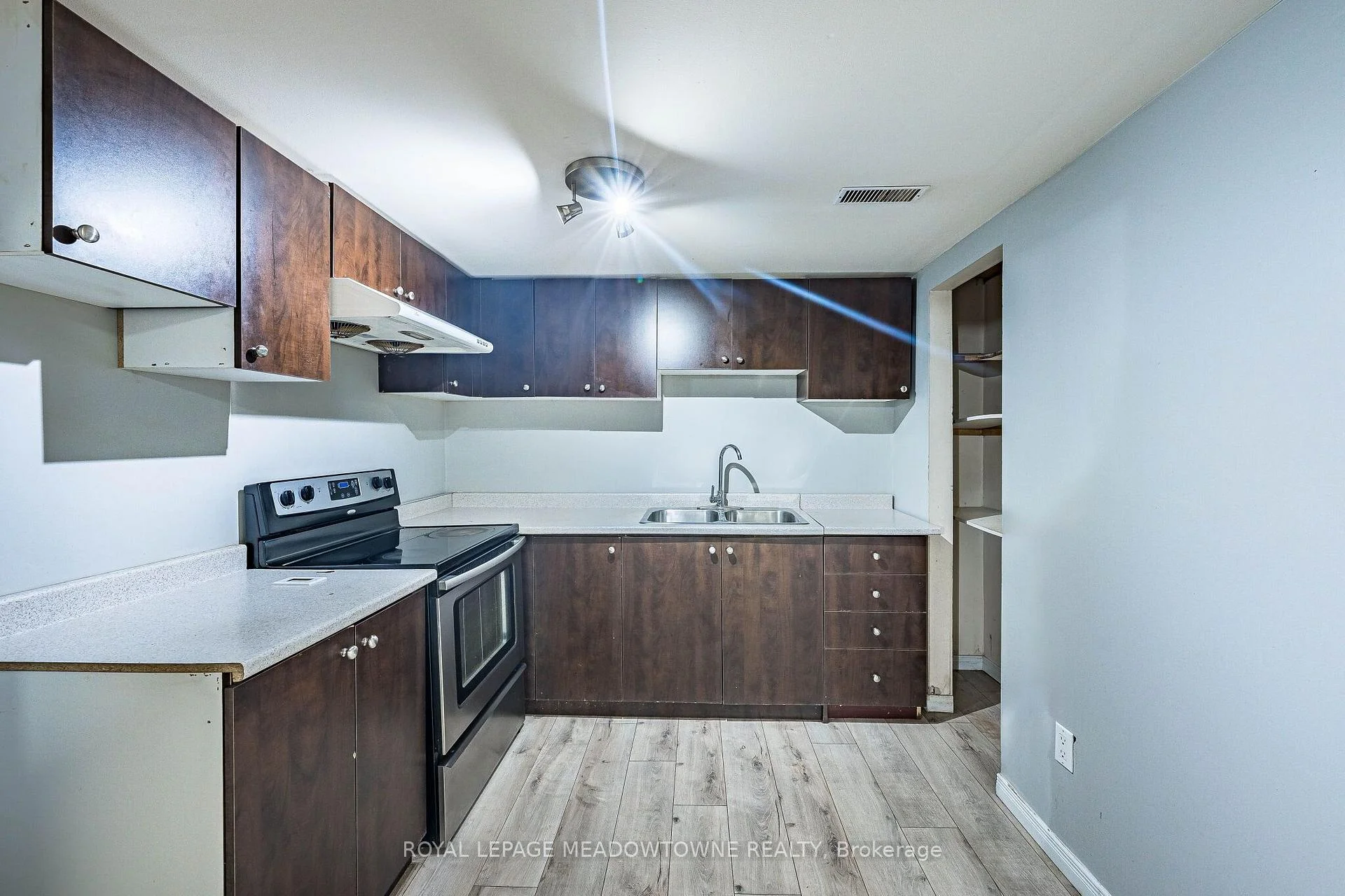 Photo 37 of 46 Reigate Avenue, Brampton, Madoc — HOMEH