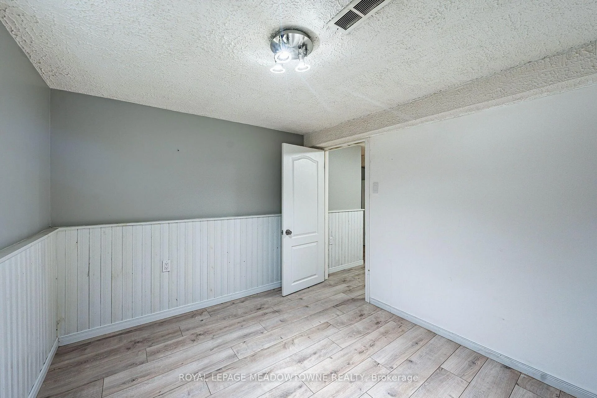 Photo 42 of 46 Reigate Avenue, Brampton, Madoc — HOMEH