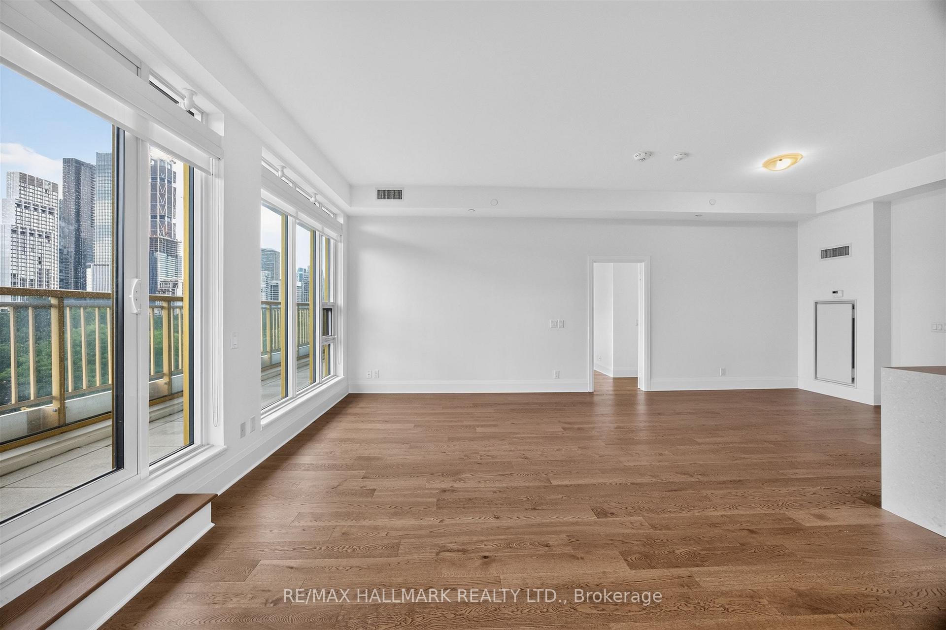 Photo 7 of Unit 803, 151 Avenue Road, Toronto, The Annex — HOMEH