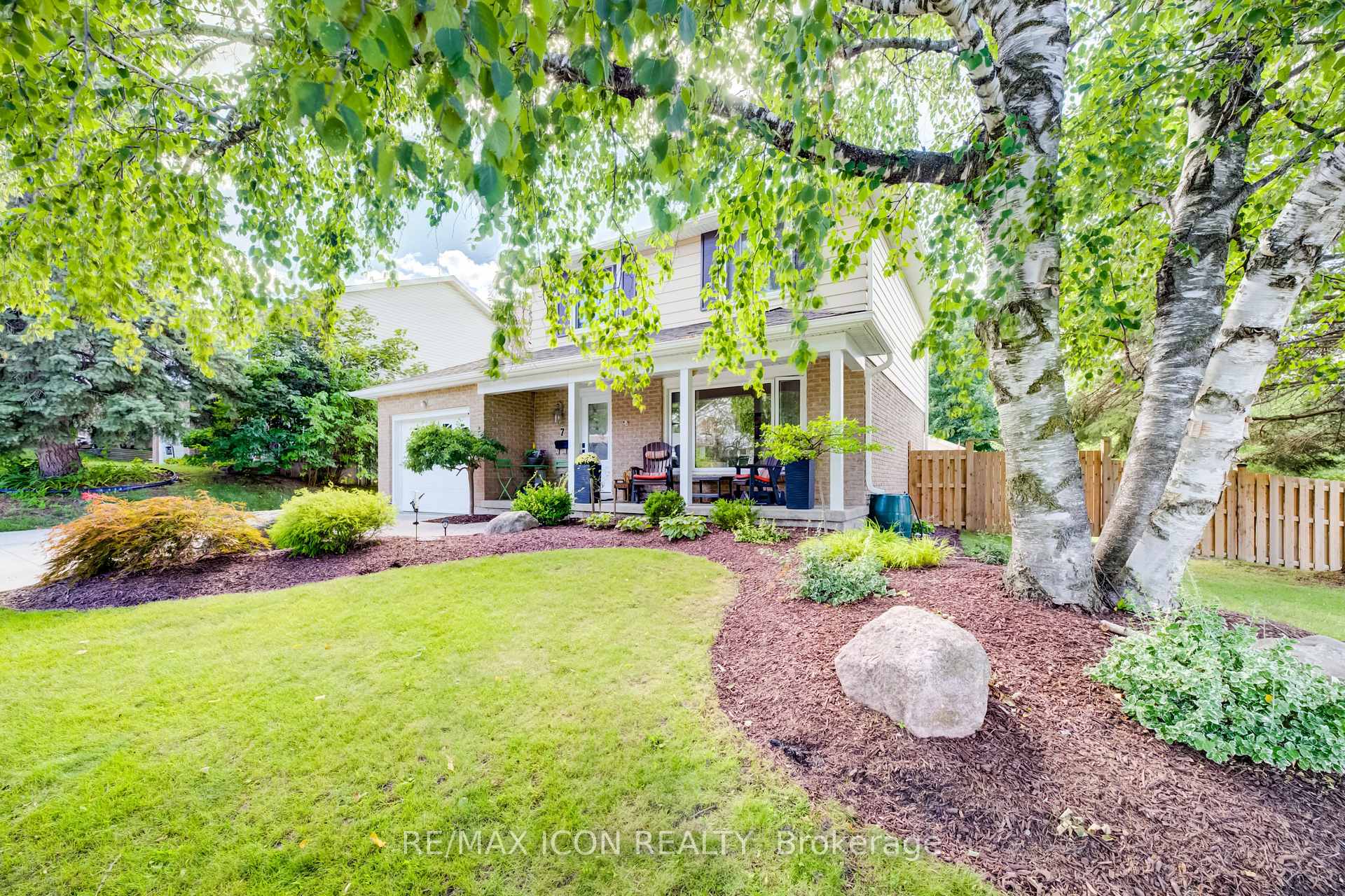 Photo 3 of 7 Vintage Crescent, Kitchener, Pioneer Park — HOMEH