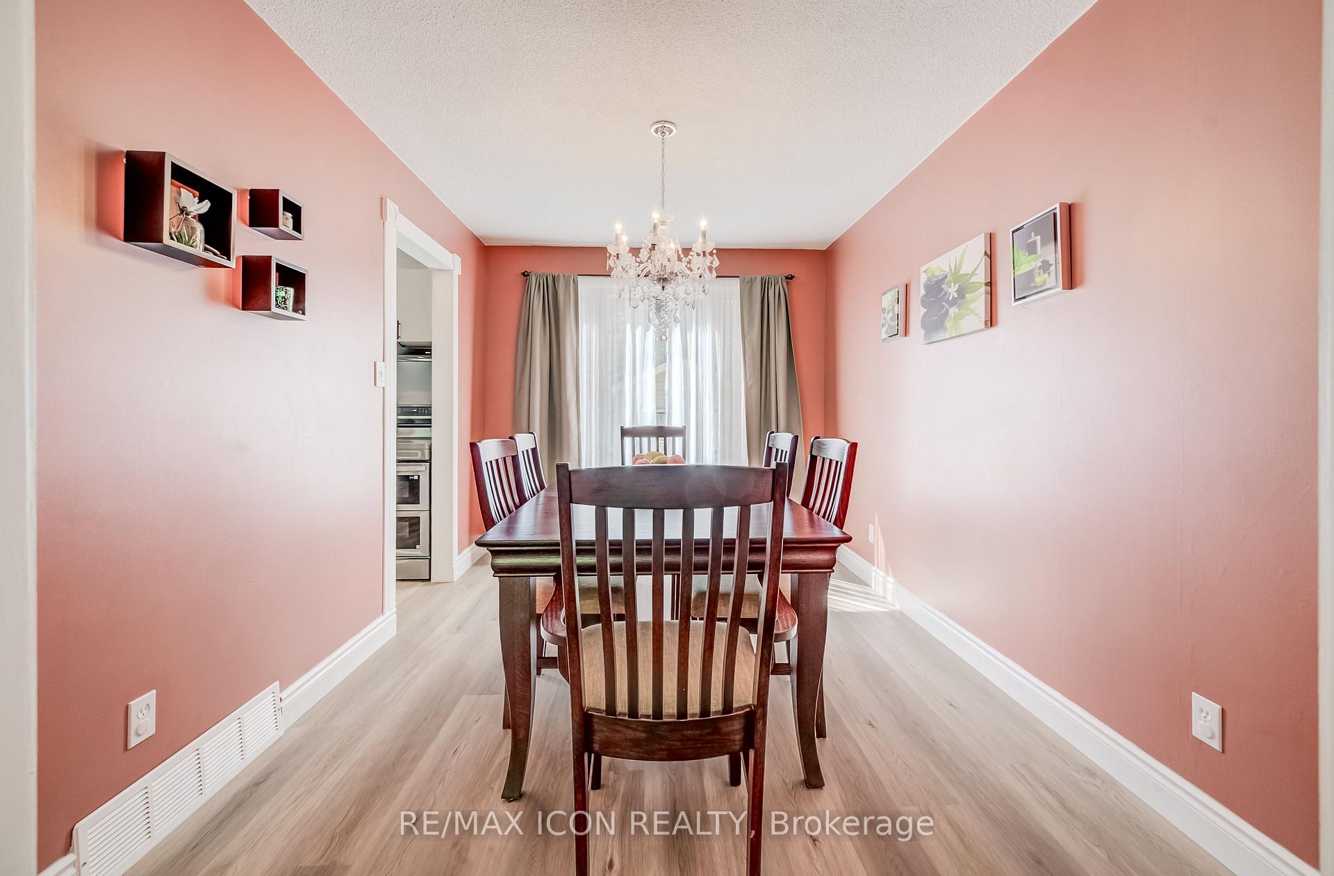 Photo 15 of 7 Vintage Crescent, Kitchener, Pioneer Park — HOMEH
