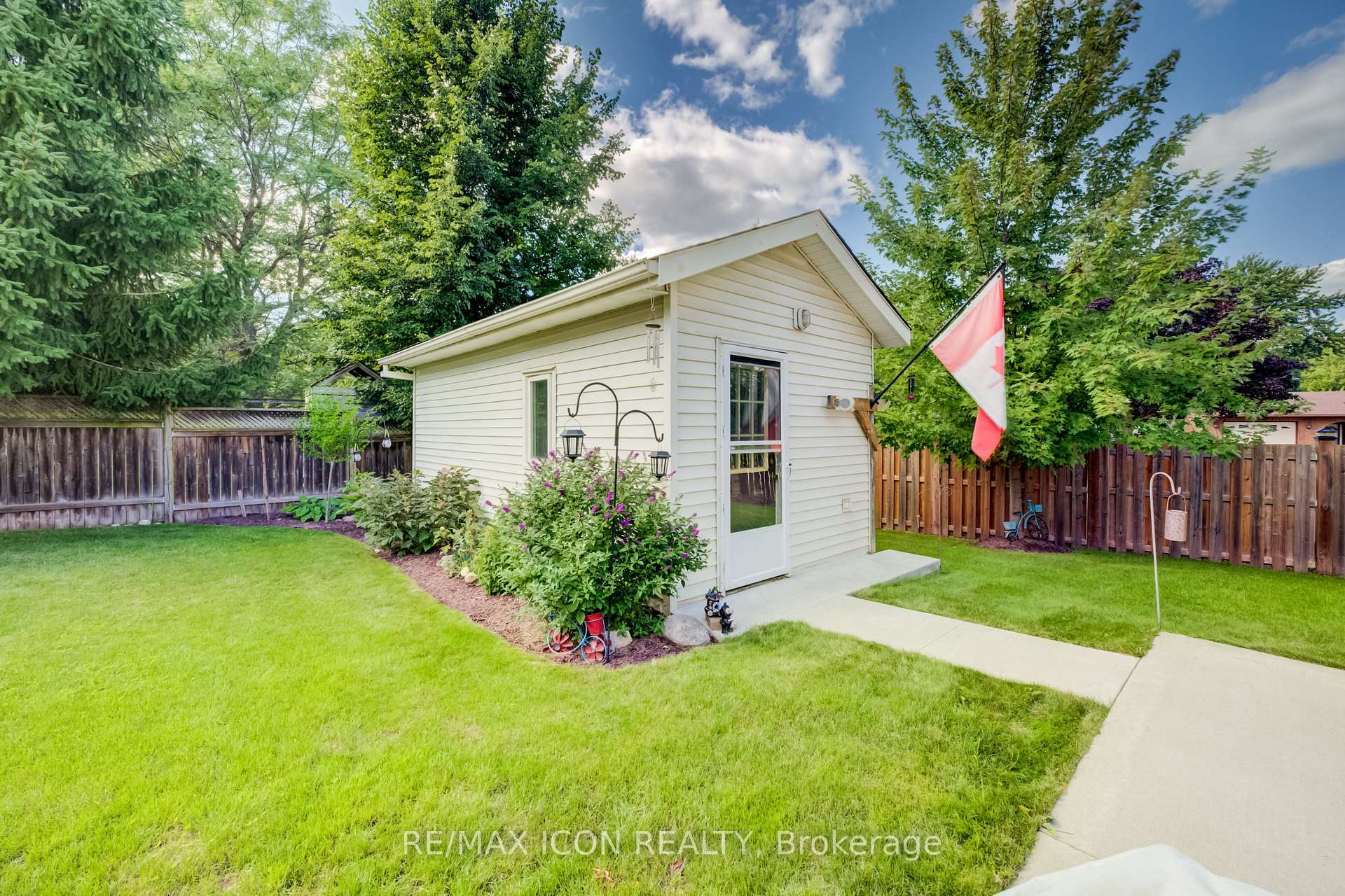 Photo 38 of 7 Vintage Crescent, Kitchener, Pioneer Park — HOMEH
