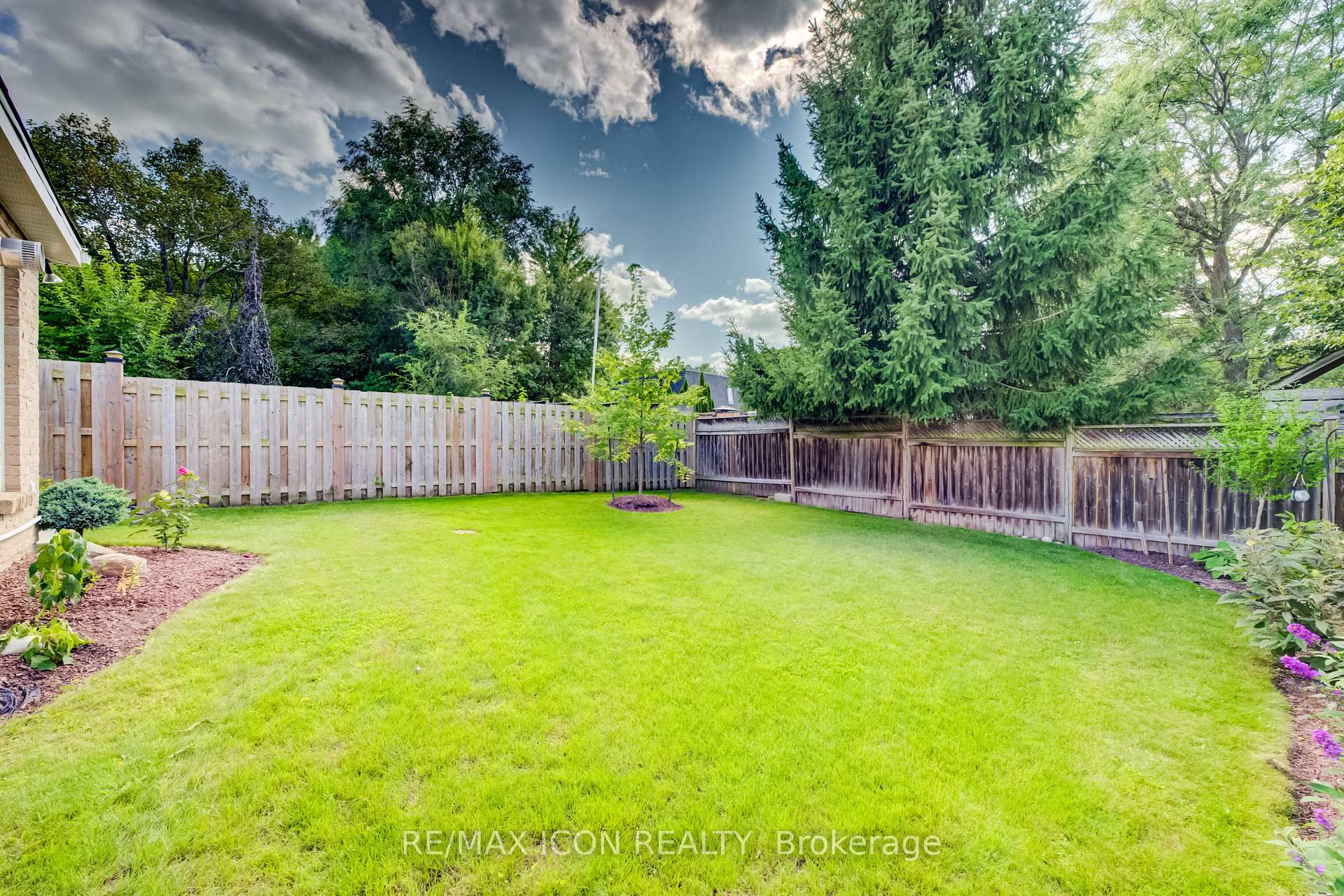Photo 39 of 7 Vintage Crescent, Kitchener, Pioneer Park — HOMEH