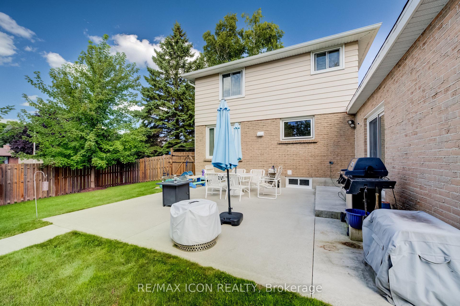 Photo 40 of 7 Vintage Crescent, Kitchener, Pioneer Park — HOMEH