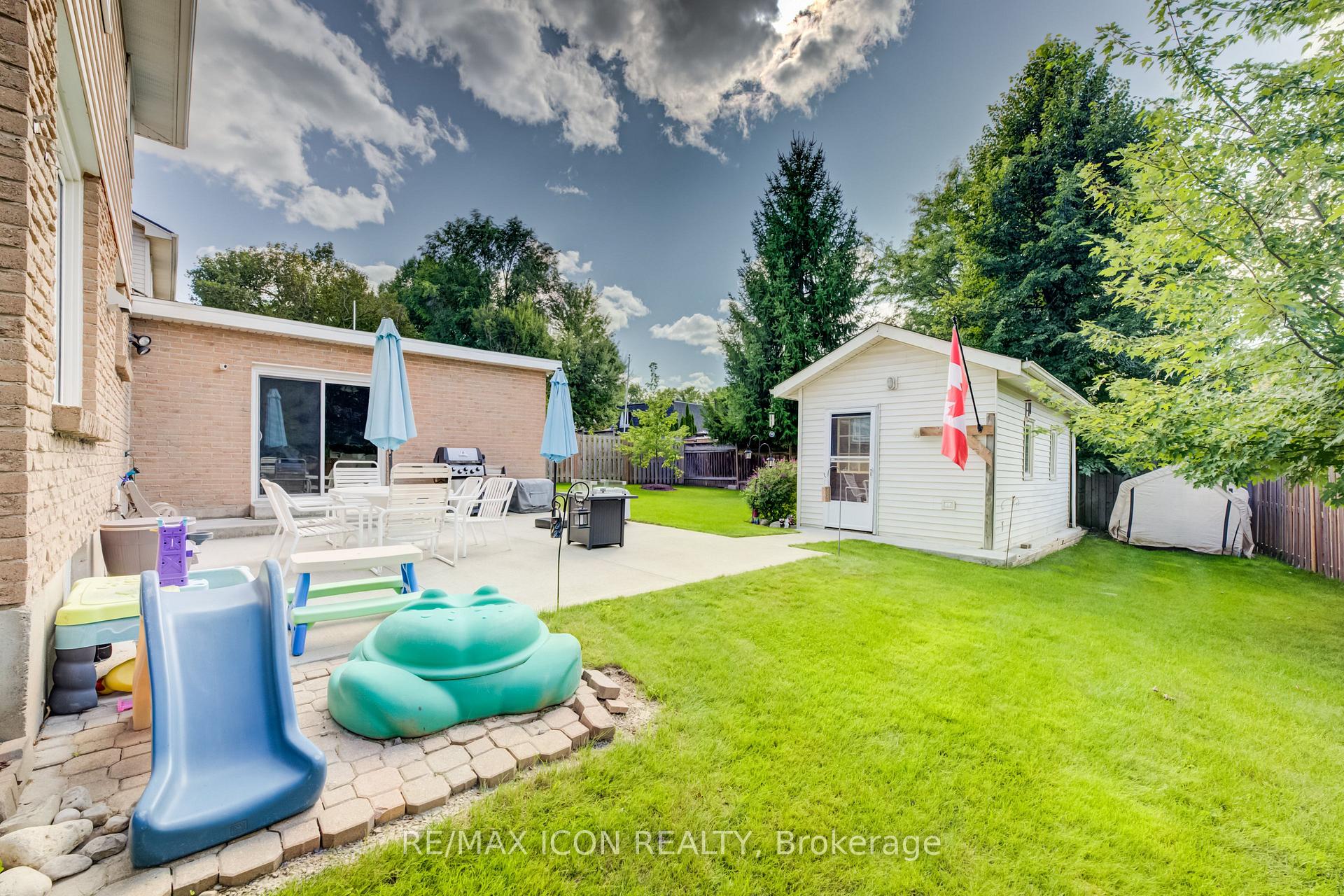 Photo 41 of 7 Vintage Crescent, Kitchener, Pioneer Park — HOMEH