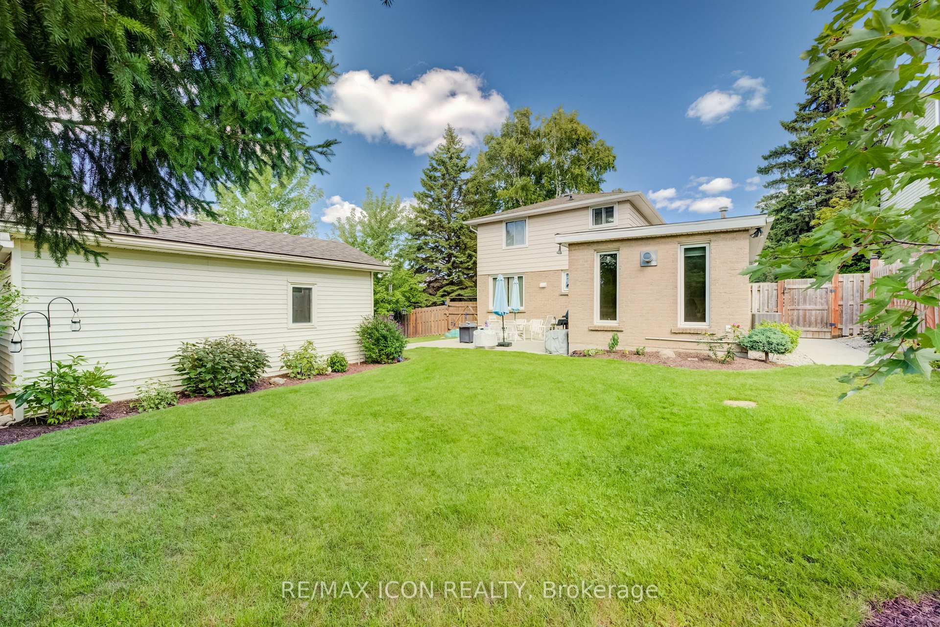 Photo 42 of 7 Vintage Crescent, Kitchener, Pioneer Park — HOMEH