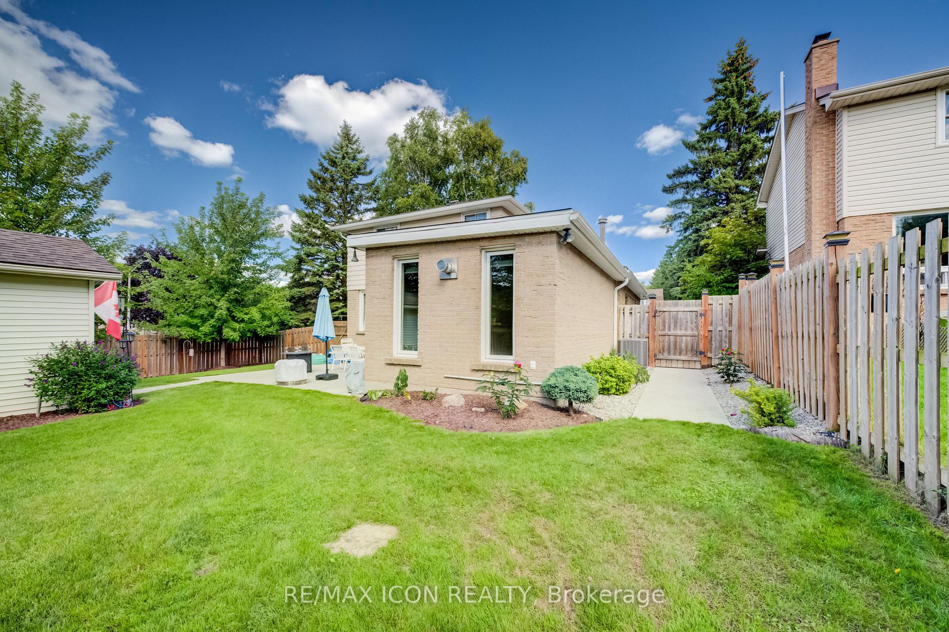 Photo 43 of 7 Vintage Crescent, Kitchener, Pioneer Park — HOMEH